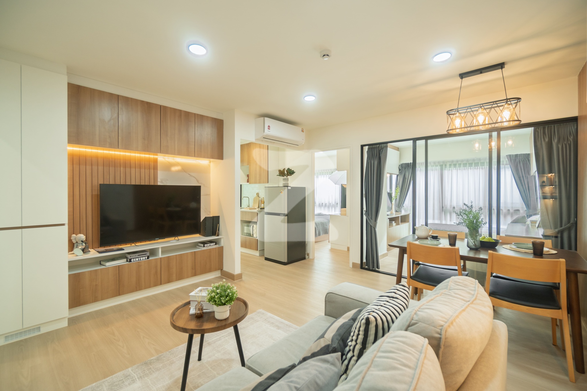 เพลิน เพลิน คอนโดมิเนียม พหลโยธิน-นวนคร Ploen Ploen Condominium Phaholyothin-Navanakorn