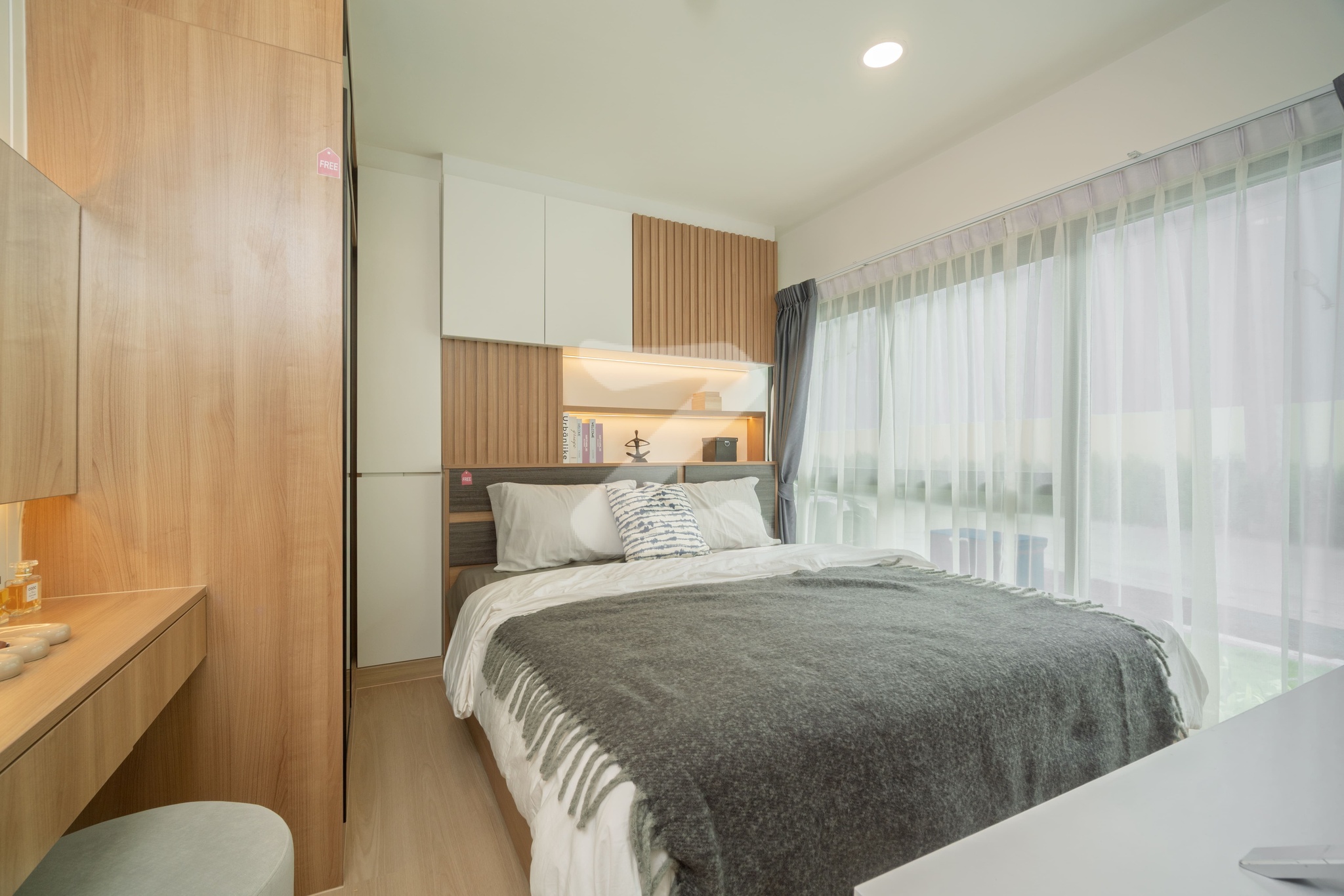 เพลิน เพลิน คอนโดมิเนียม พหลโยธิน-นวนคร Ploen Ploen Condominium Phaholyothin-Navanakorn