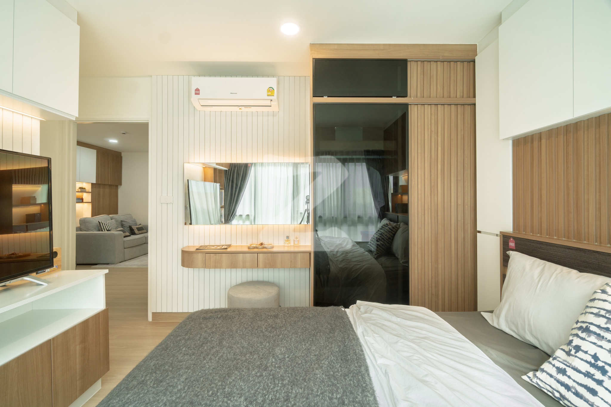 เพลิน เพลิน คอนโดมิเนียม สนามบินน้ำ-แคราย Ploen Ploen Condominium Sanambinnam-Khaerai