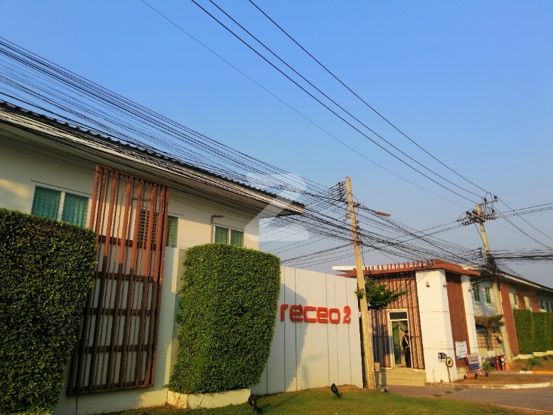 โครงการหมู่บ้านเข้า/ออก ระบบคีย์การ์ด, ยามรักษาความปลอดภัย24ช.ม.