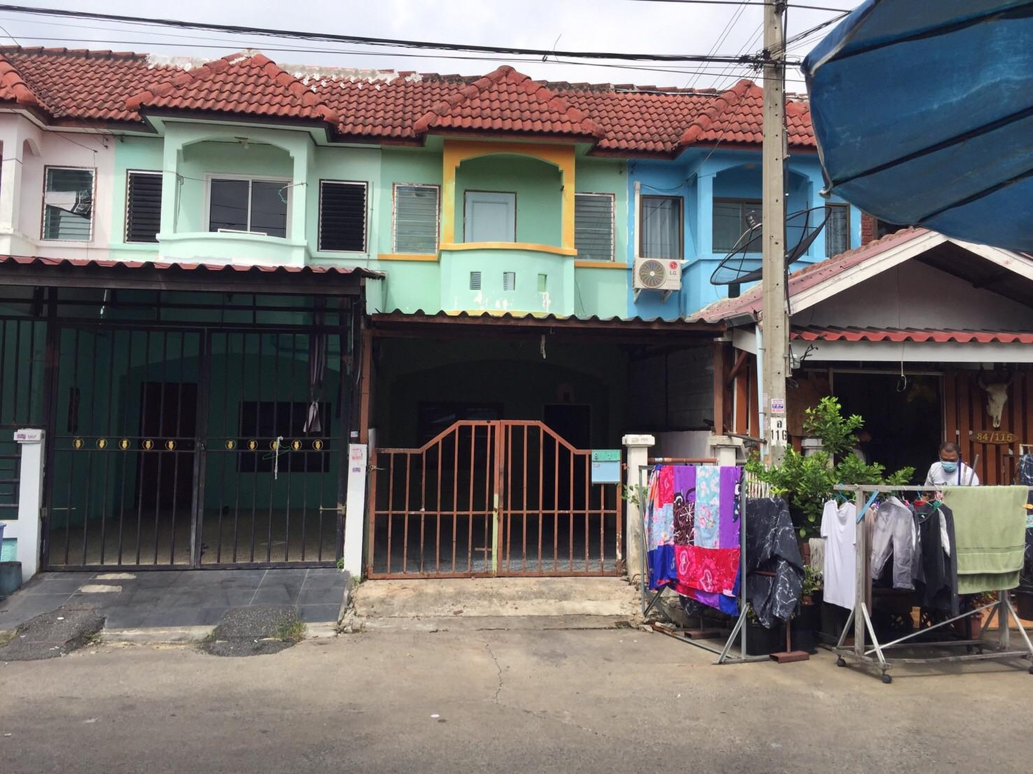 ทรัพย์สถาบันโดย ธอส. ทาวน์เฮาส์  ไทรน้อย นนทบุรี