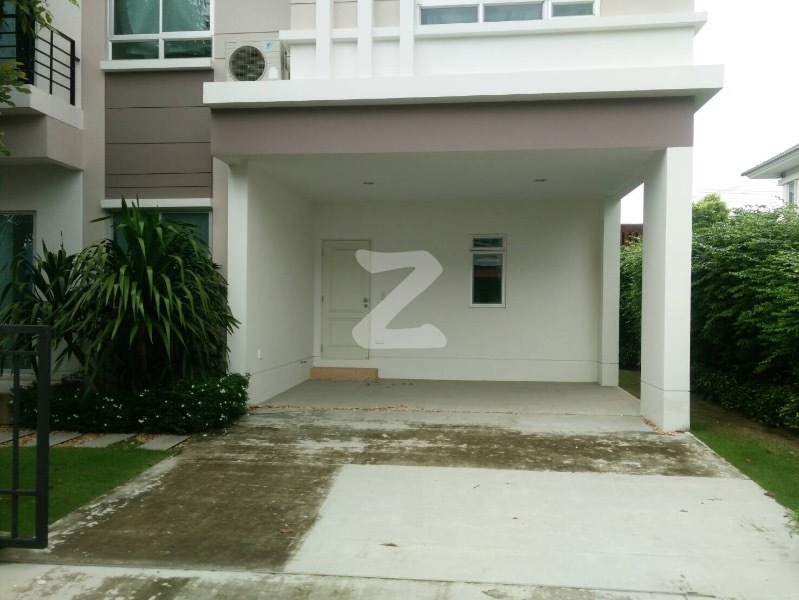 ลานจอดรถ 2 คัน หน้าบ้าน