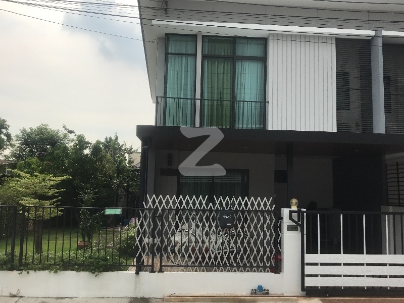 บริเวณหน้าบ้าน รั้วรอบ ขอบชิด