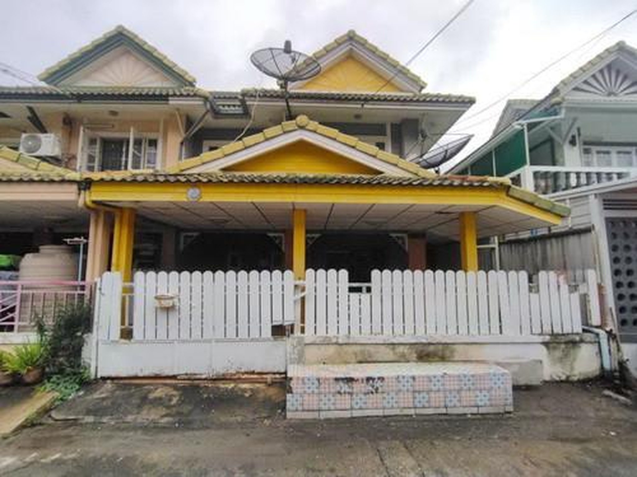ทรัพย์สถาบันโดย ธอส. ทาวน์เฮาส์ พฤกษา 13 (Baan Pruksa 13 Klong Sam)