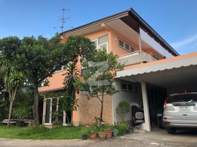 บ้านเดี่ยว2ชั้น เป็นส่วนตัว สงบ ร่มรื่น มีระเบียงและบริเวณรอบบ้าน