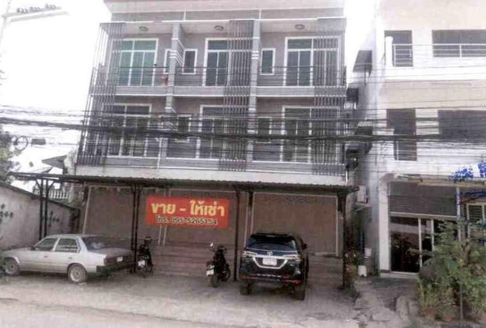ทรัพย์สถาบันโดย ตึกแถว-อาคารพาณิชย์
