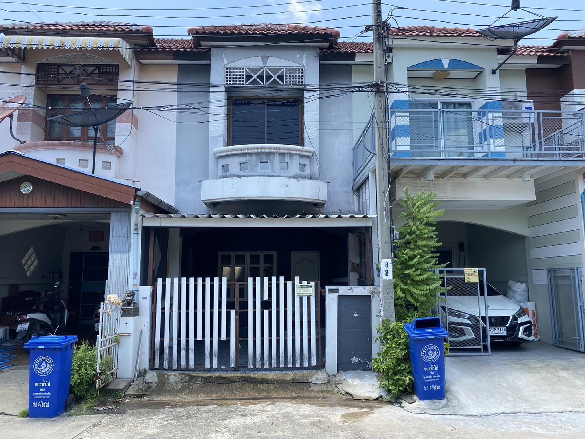 ทรัพย์สถาบันโดย GHB ทาวน์เฮาส์ หมู่บ้าน: ปิยวรารมย์