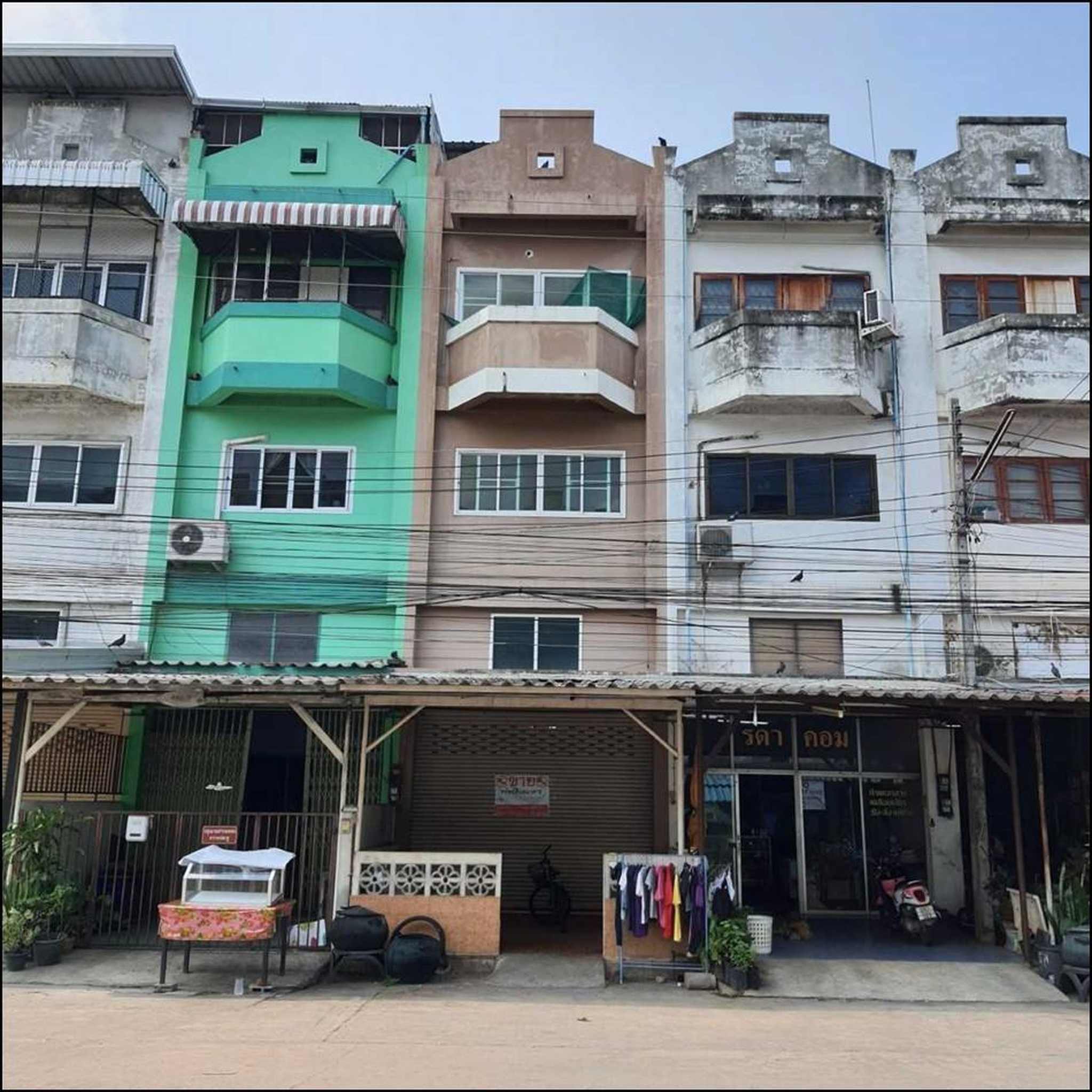 ทรัพย์สถาบันโดย  ตึกแถว-อาคารพาณิชย์