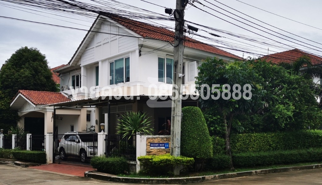 หน้าบ้านหันทิศตะวันออกเฉียงใต้ รับแดดตอนเช้าเข้าหน้าบ้าน