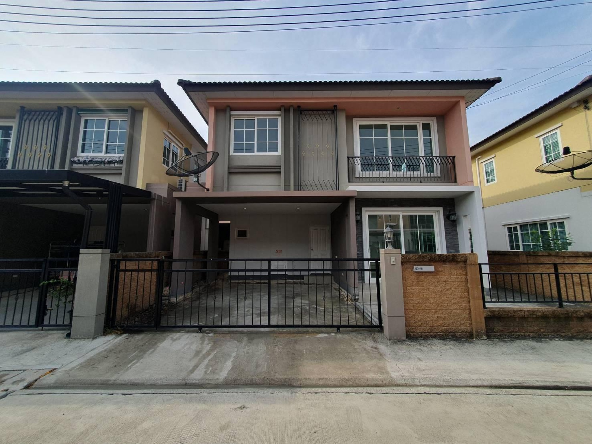 ทรัพย์สถาบันโดย GHB บ้านแฝด โกลเด้น นีโอ พระราม 2 (Golden Neo Rama 2)