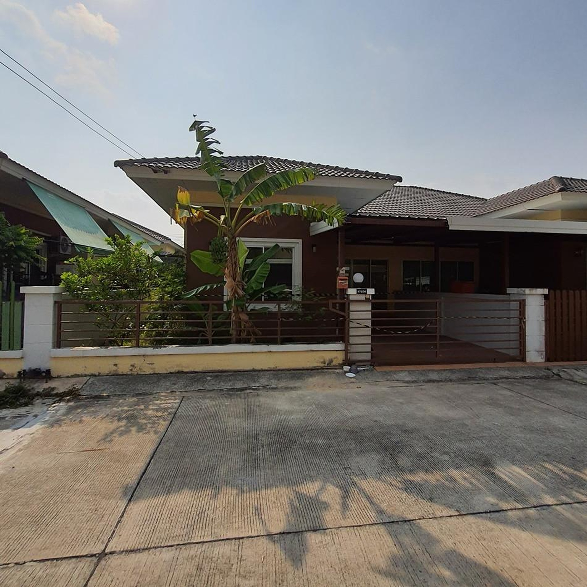ทรัพย์สถาบันโดย GHB บ้านแฝด บ้านนราสิริ ปลวกแดง (Baan Narasiri Pluakdang)