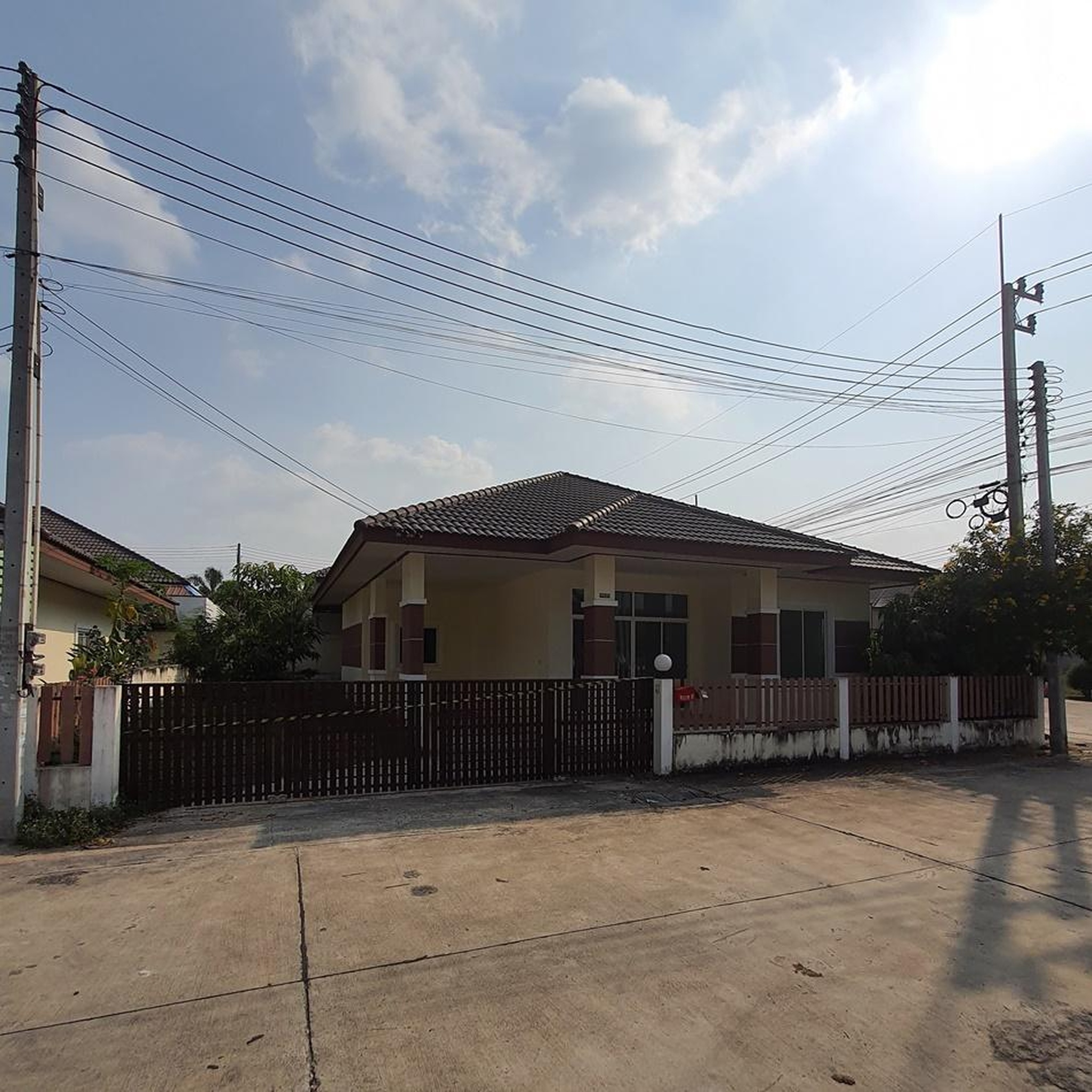 ทรัพย์สถาบันโดย GHB บ้านเดี่ยว 9999 วิลเลจ (9999 Village)