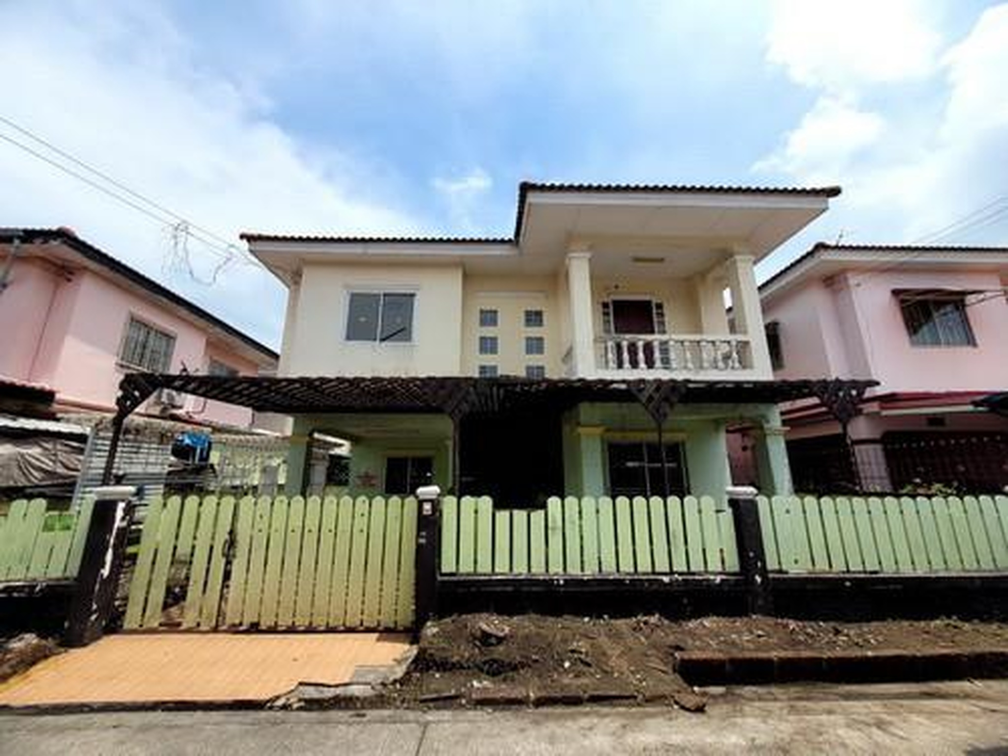 ทรัพย์สถาบันโดย GHB บ้านเดี่ยว เจริญลาภ 5 (Baan Charoenlap 5)