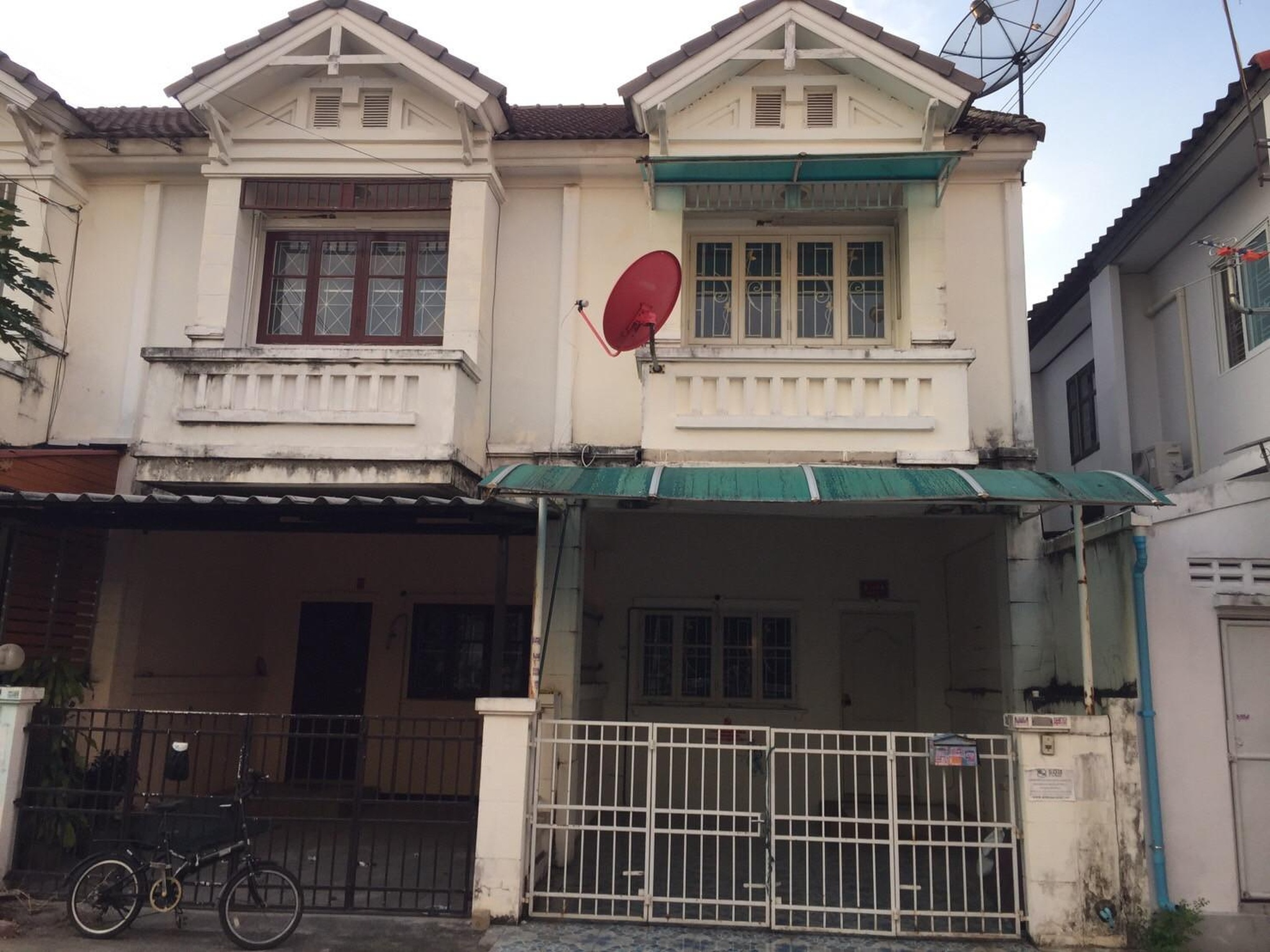 ทรัพย์สถาบันโดย GHB ทาวน์เฮาส์  ไทรน้อย นนทบุรี