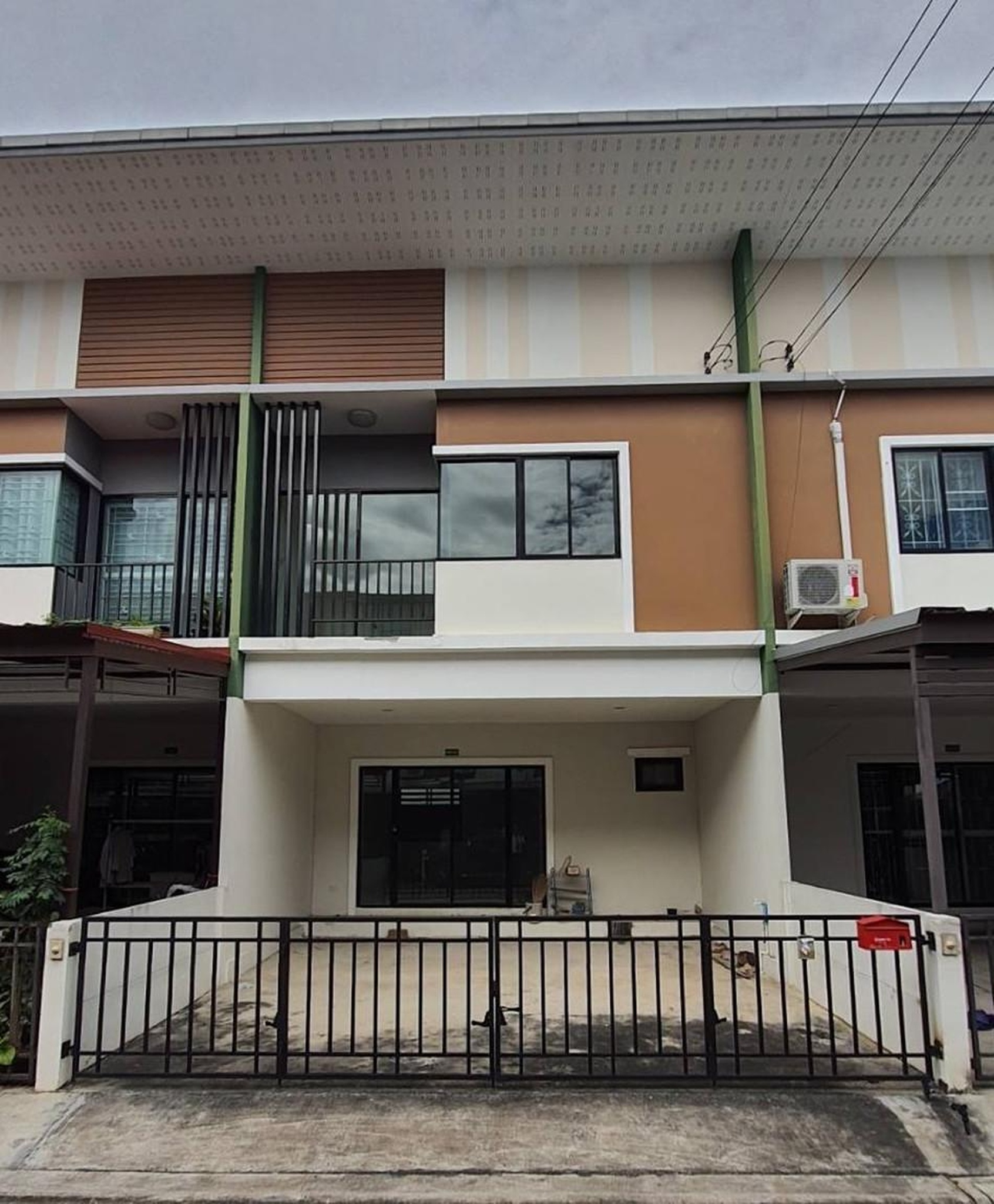 ทรัพย์สถาบันโดย GHB ทาวน์เฮาส์ เอสซี วิลเลจ อีสเทิร์น-บ่อวิน (SC Village Eastern-Bowin)