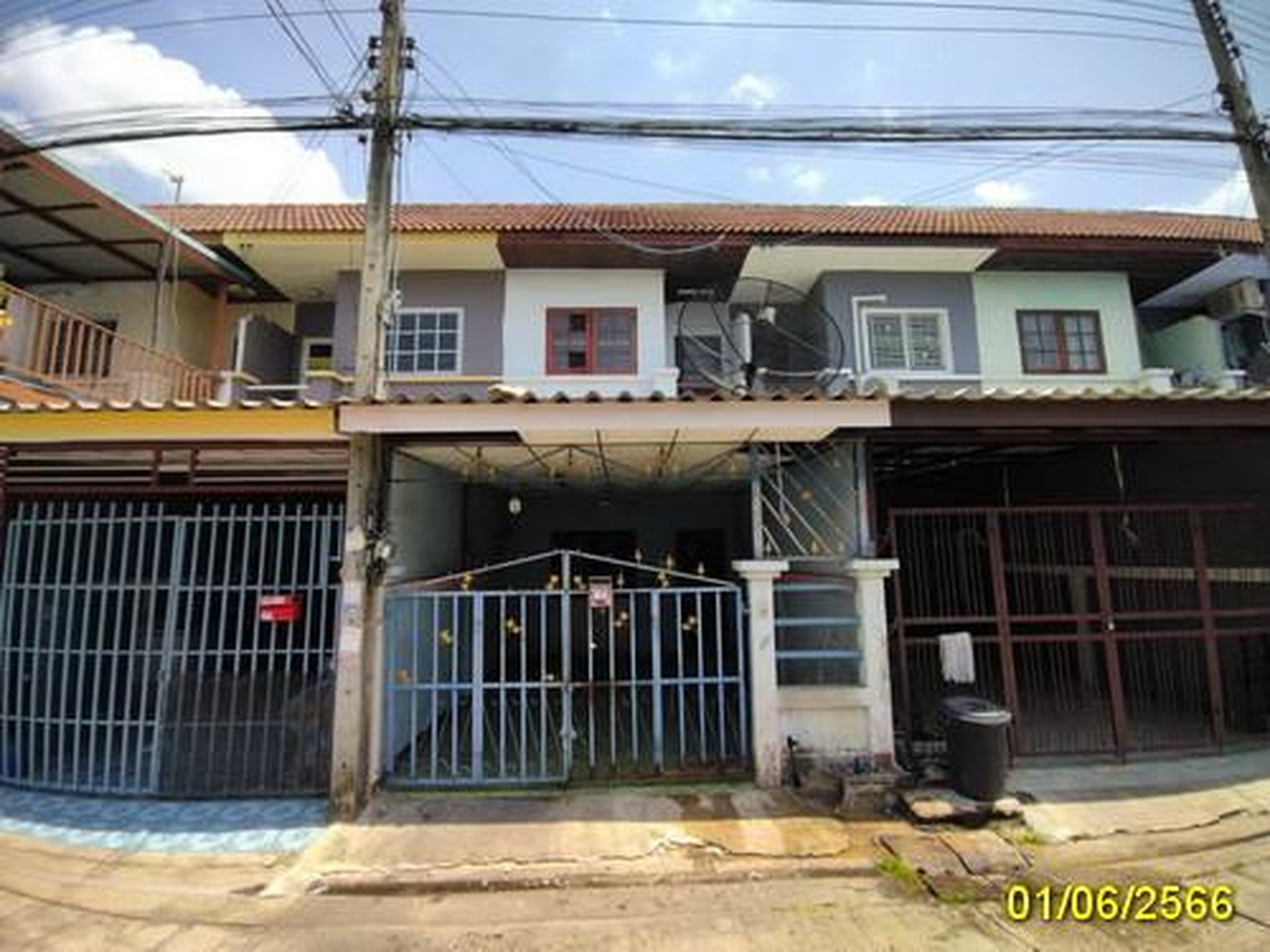 ทรัพย์สถาบันโดย GHB ทาวน์เฮาส์ ฉัตรไพลิน ลาดหลุมแก้ว (Chatrapailin Latlumkaew)