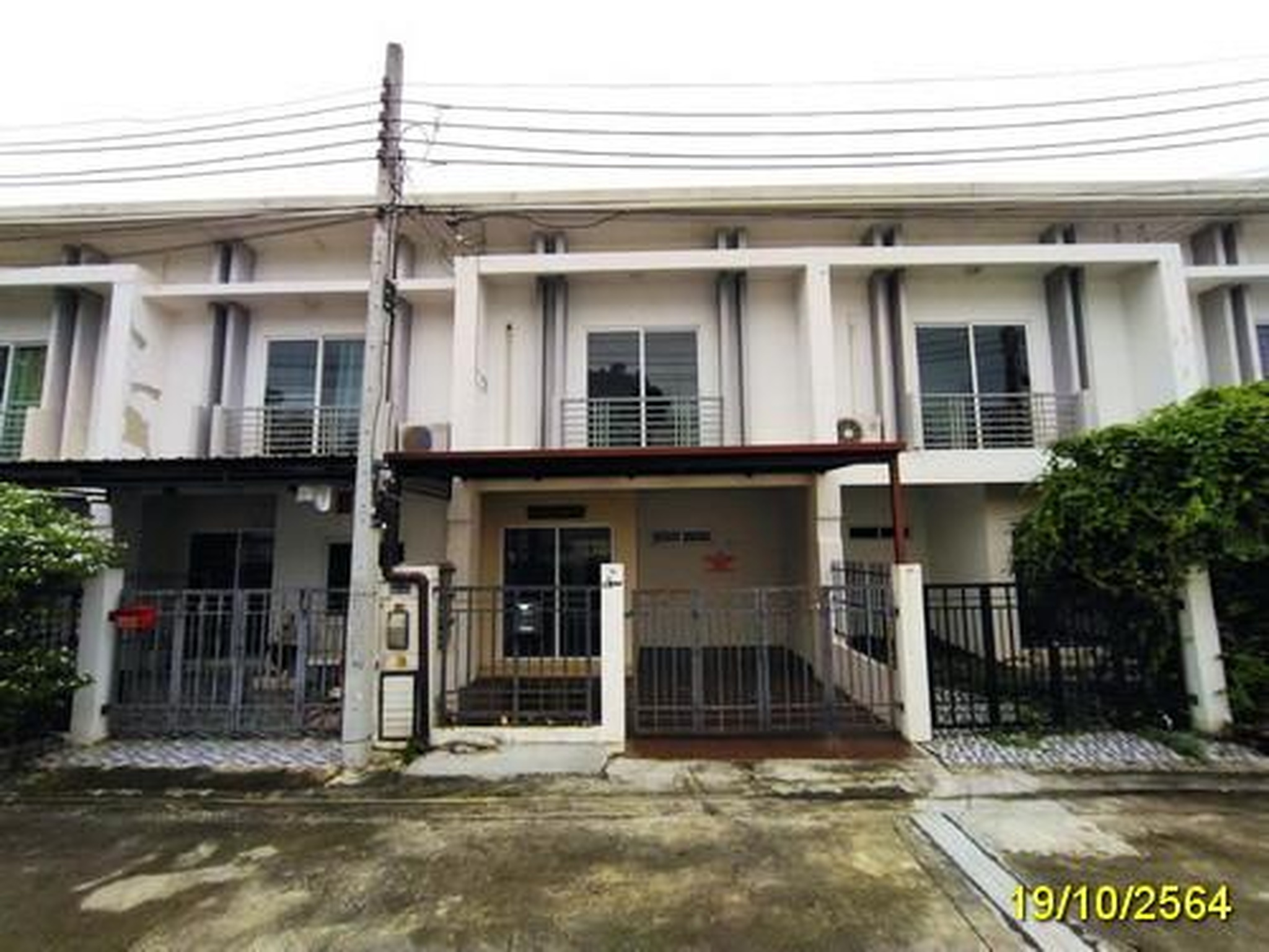 ทรัพย์สถาบันโดย GHB ทาวน์เฮาส์  บางกรวย นนทบุรี