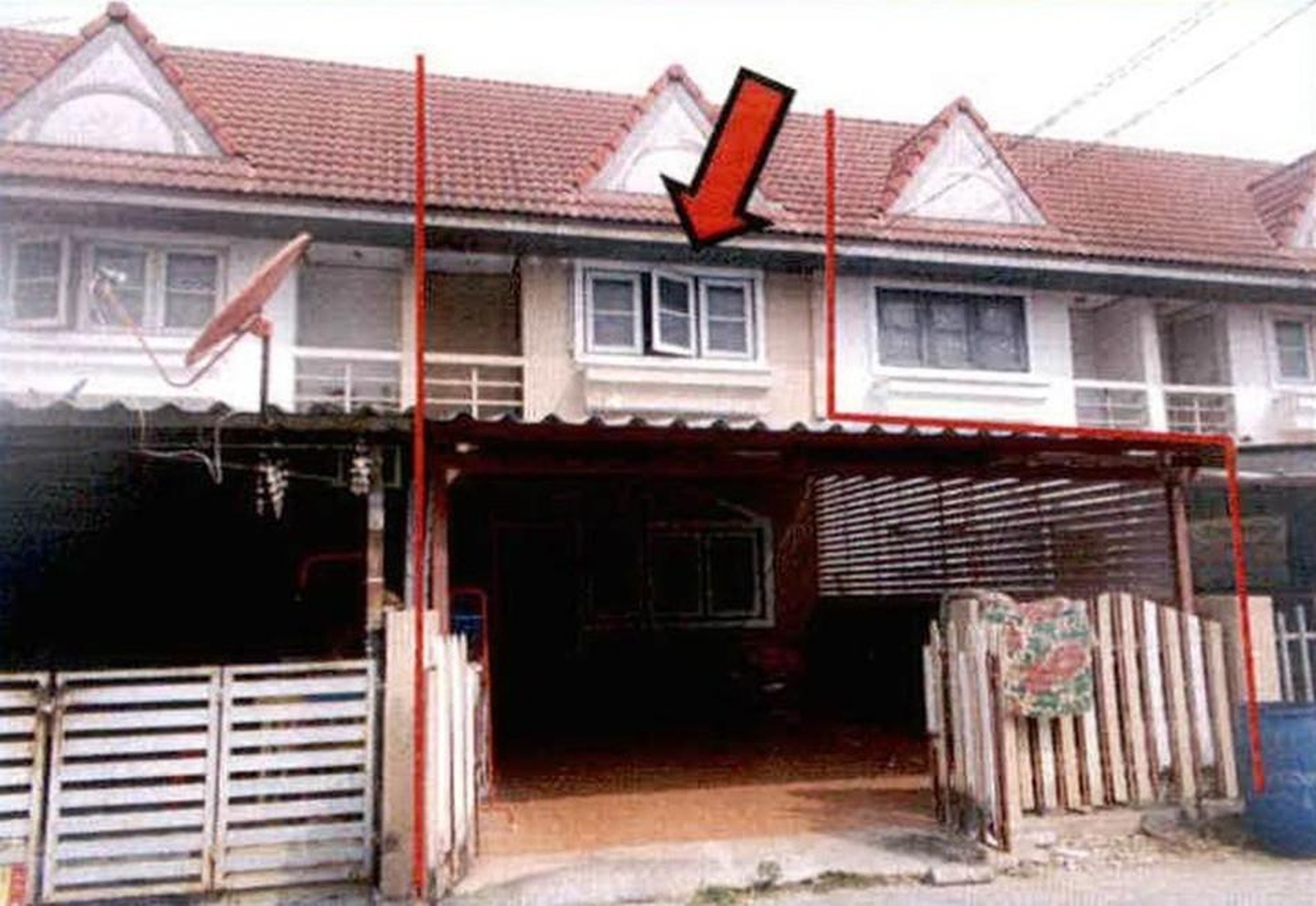 ทรัพย์สถาบันโดย GHB ทาวน์เฮาส์  ท่าม่วง กาญจนบุรี