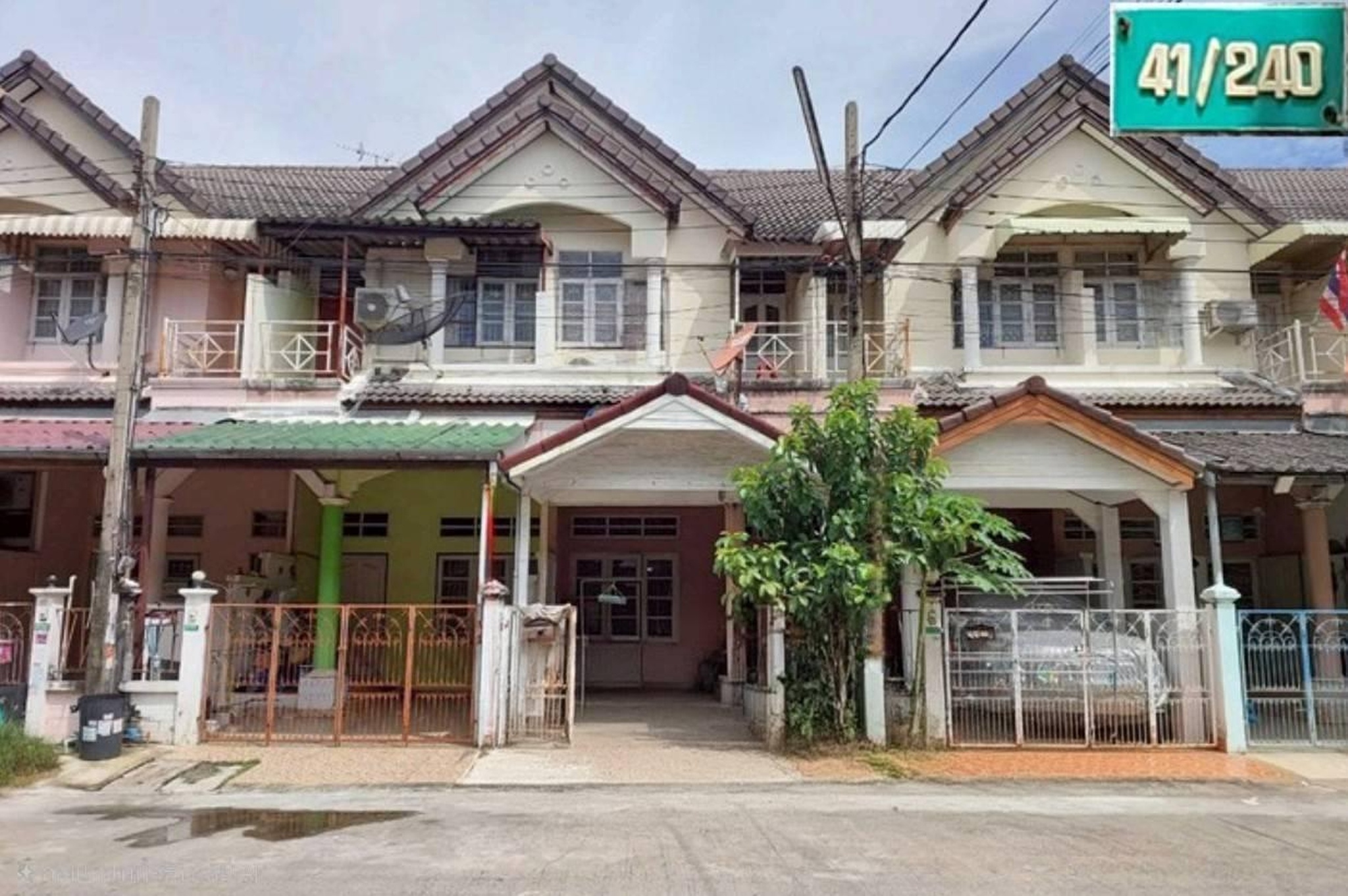 ทรัพย์สถาบันโดย GHB ทาวน์เฮาส์ คลองสามวา กรุงเทพมหานคร