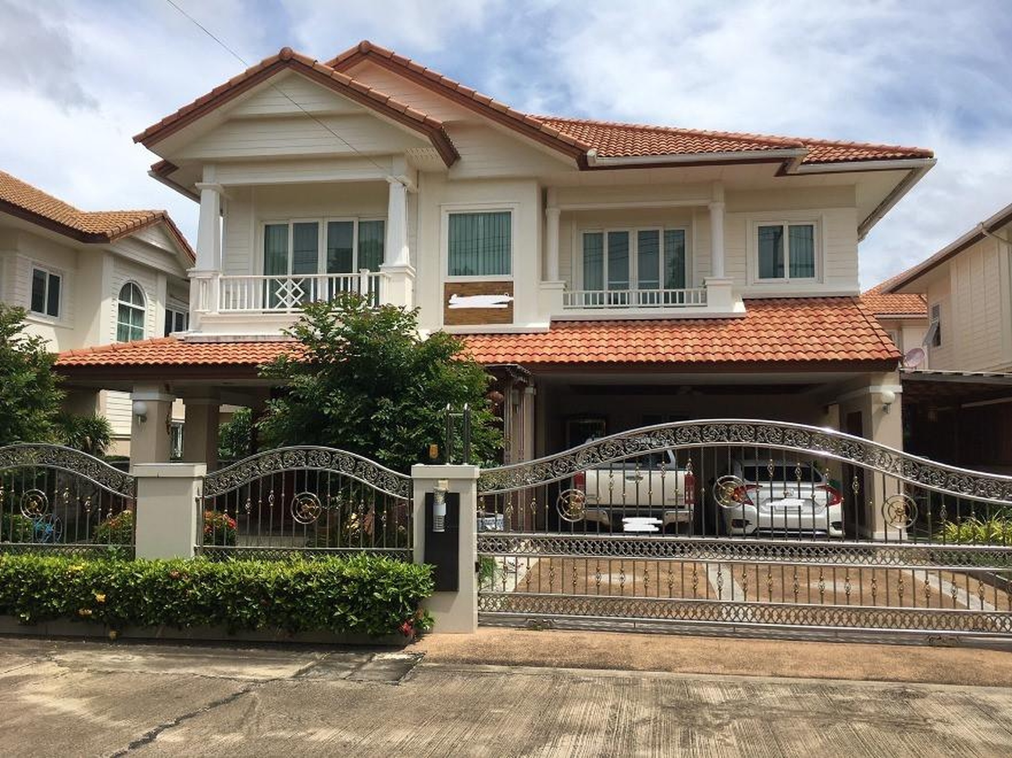 ทรัพย์สถาบันโดย GHB บ้านเดี่ยว ชลพฤกษ์เลควิลล์