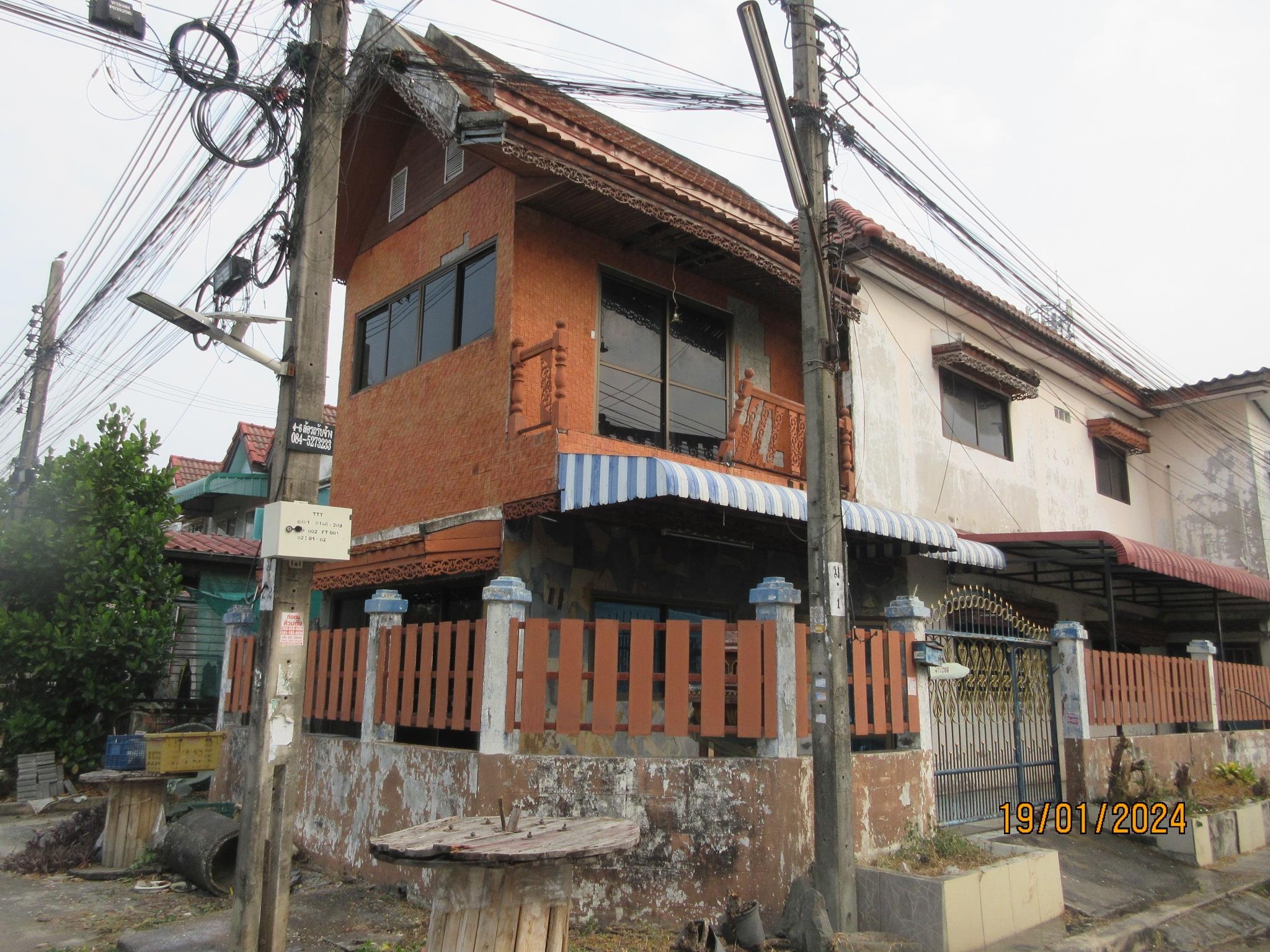 ทรัพย์สถาบันโดย GHB ทาวน์เฮาส์  คลองสามวา กรุงเทพมหานคร