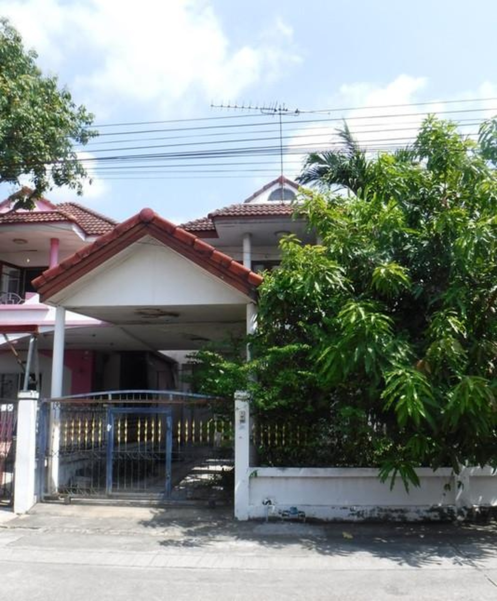 ทรัพย์สถาบันโดย GHB บ้านแฝด  ลาดกระบัง กรุงเทพมหานคร