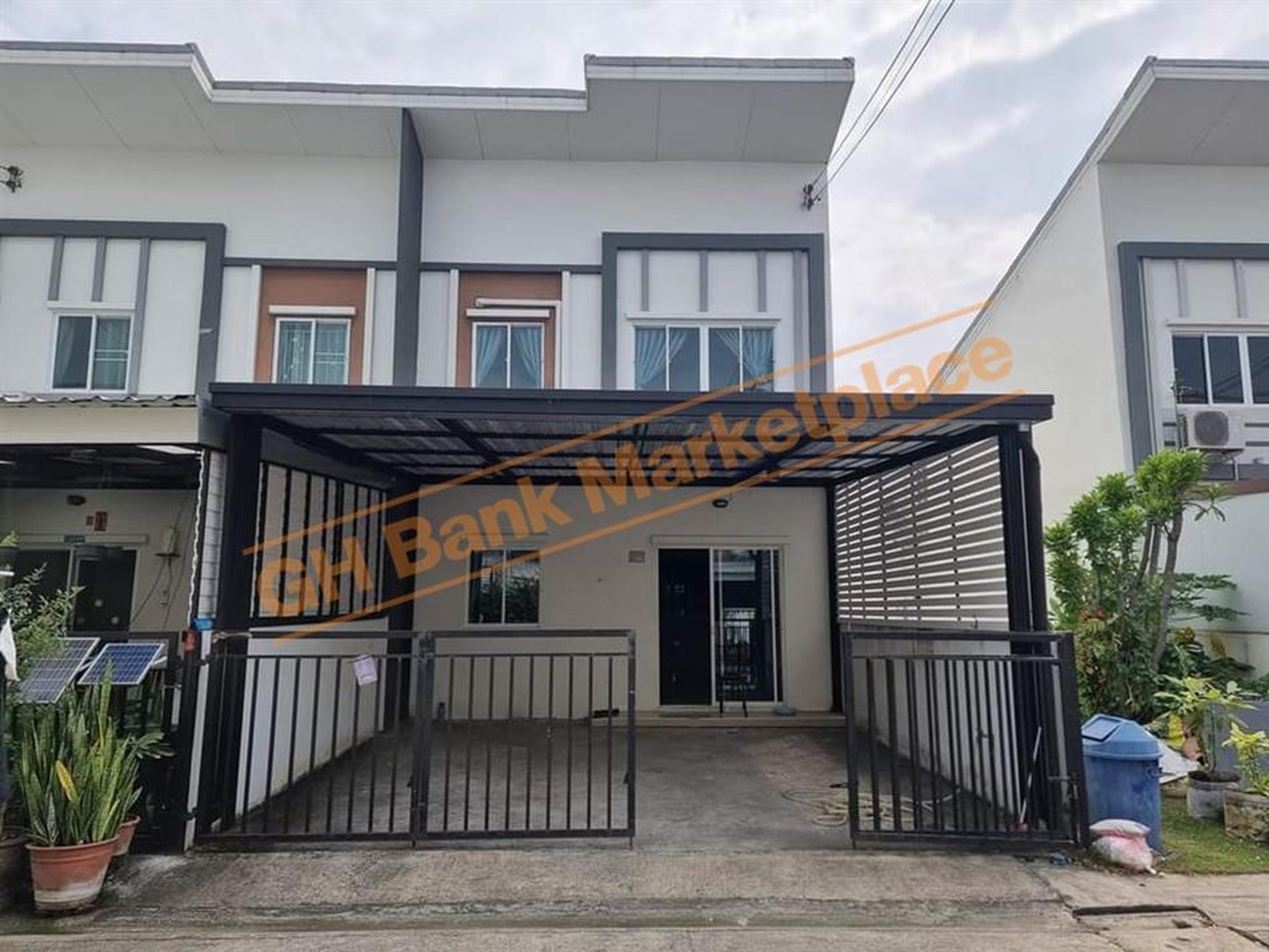 ทรัพย์สถาบันโดย GHB ทาวน์เฮาส์ ไลโอ เพชรเกษม 81 (Lio Townhome Phetkasem 81)