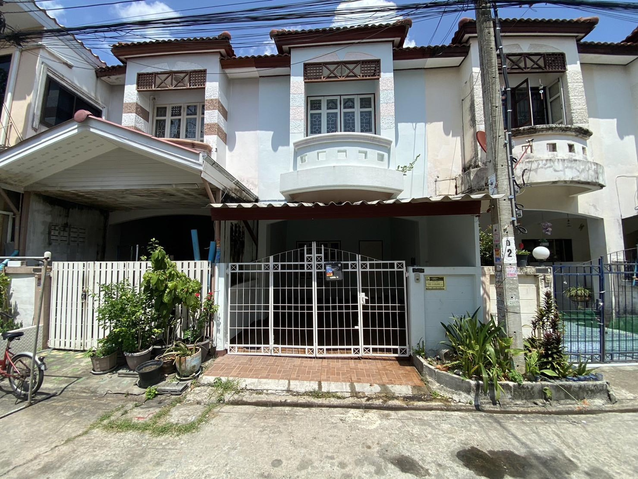 ทรัพย์สถาบันโดย GHB ทาวน์เฮาส์  ไทรน้อย นนทบุรี