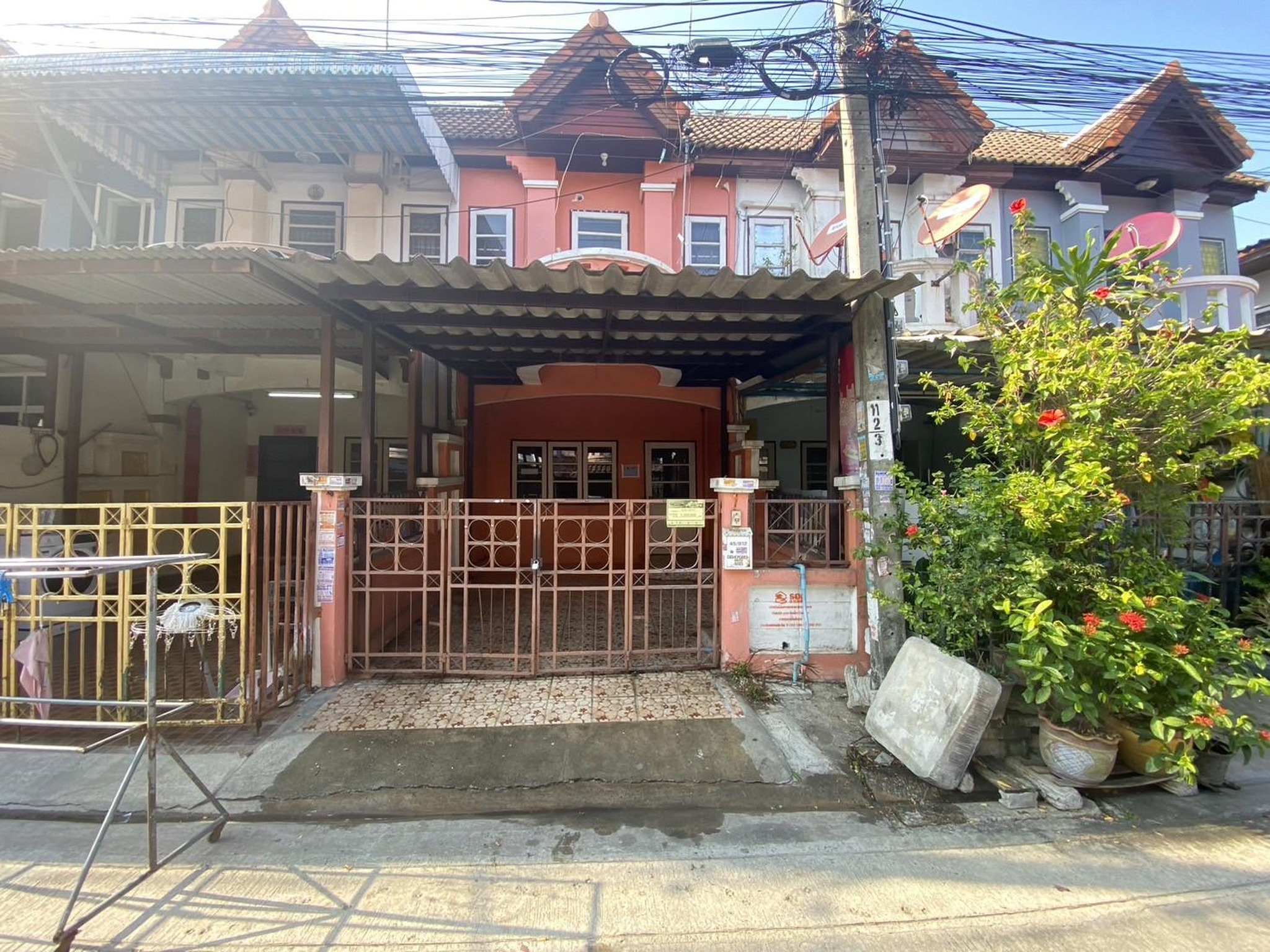 ทรัพย์สถาบันโดย GHB ทาวน์เฮาส์  หนองแขม กรุงเทพมหานคร
