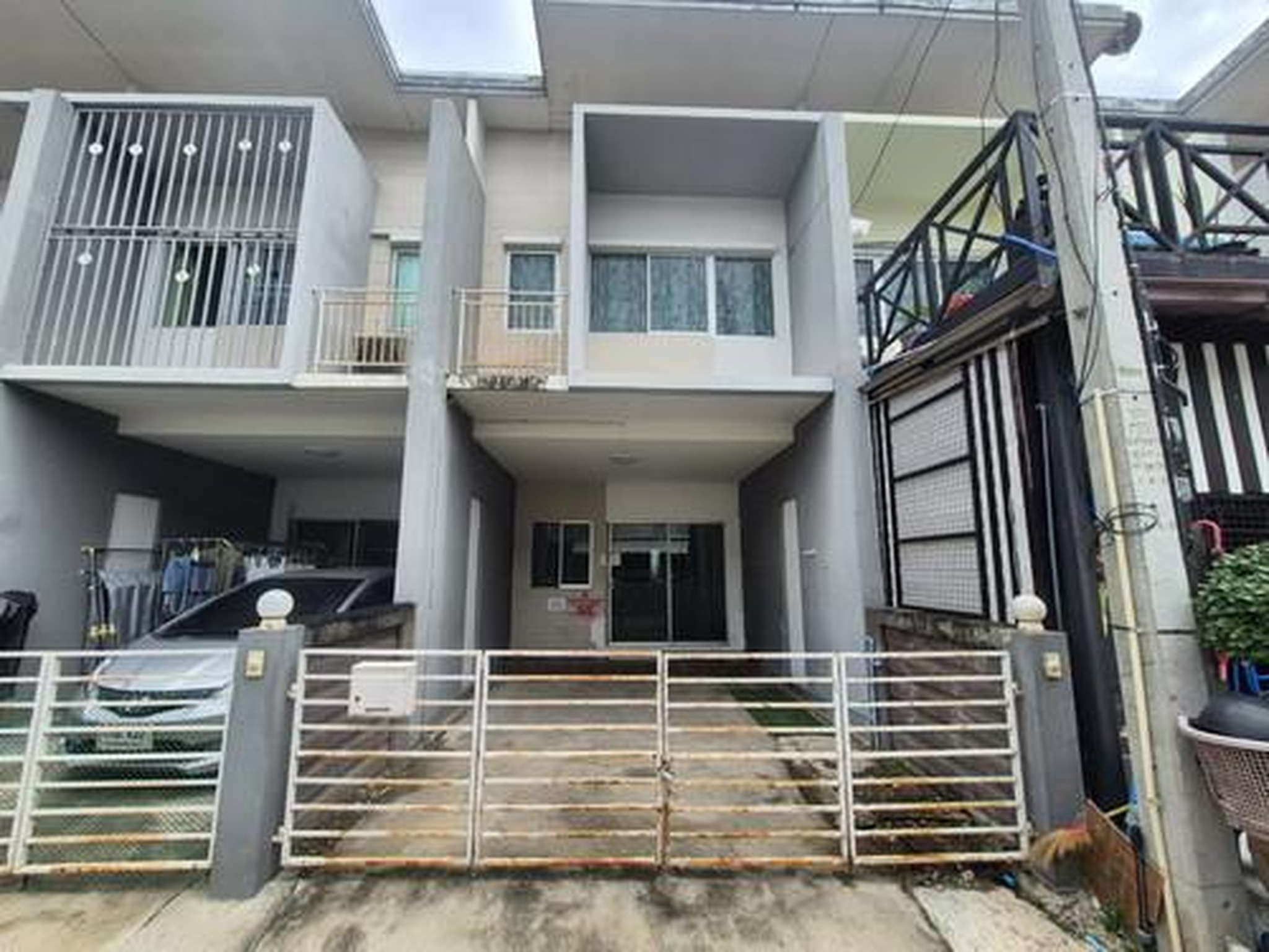 ทรัพย์สถาบันโดย GHB ทาวน์เฮาส์  คลองหลวง ปทุมธานี