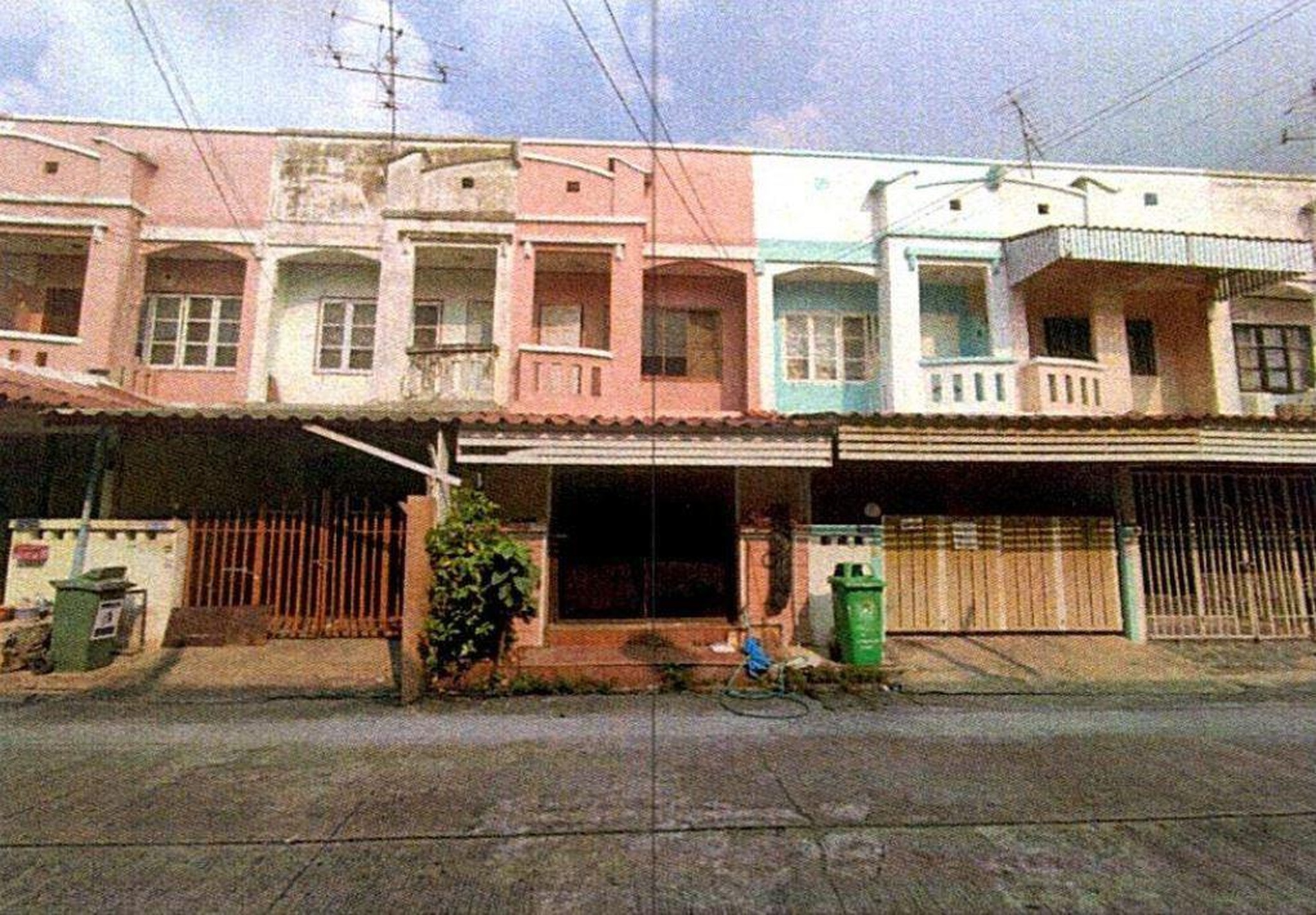 ทรัพย์สถาบันโดย GHB ทาวน์เฮาส์  บางบัวทอง นนทบุรี