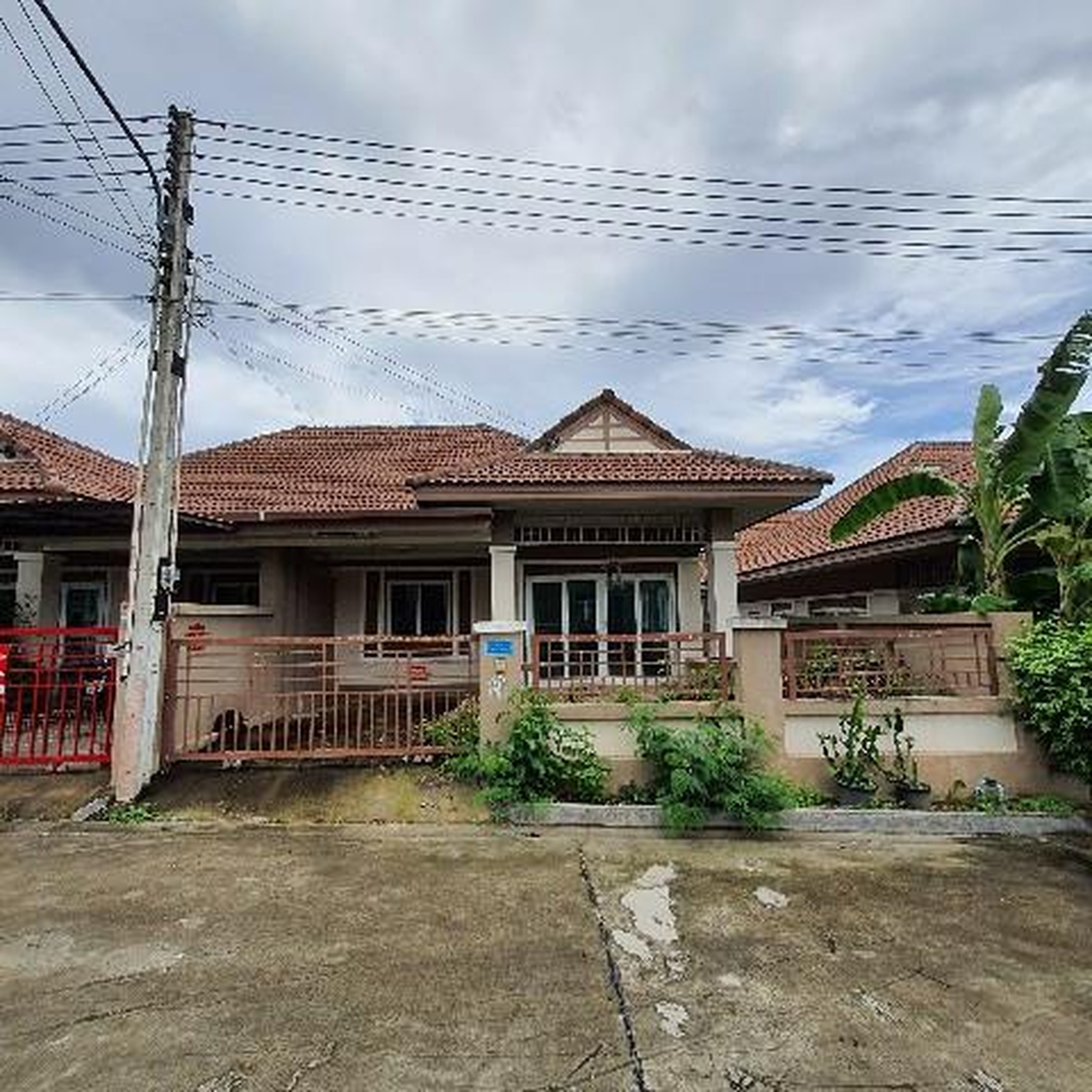 ทรัพย์สถาบันโดย GHB บ้านแฝด  นิคมพัฒนา ระยอง