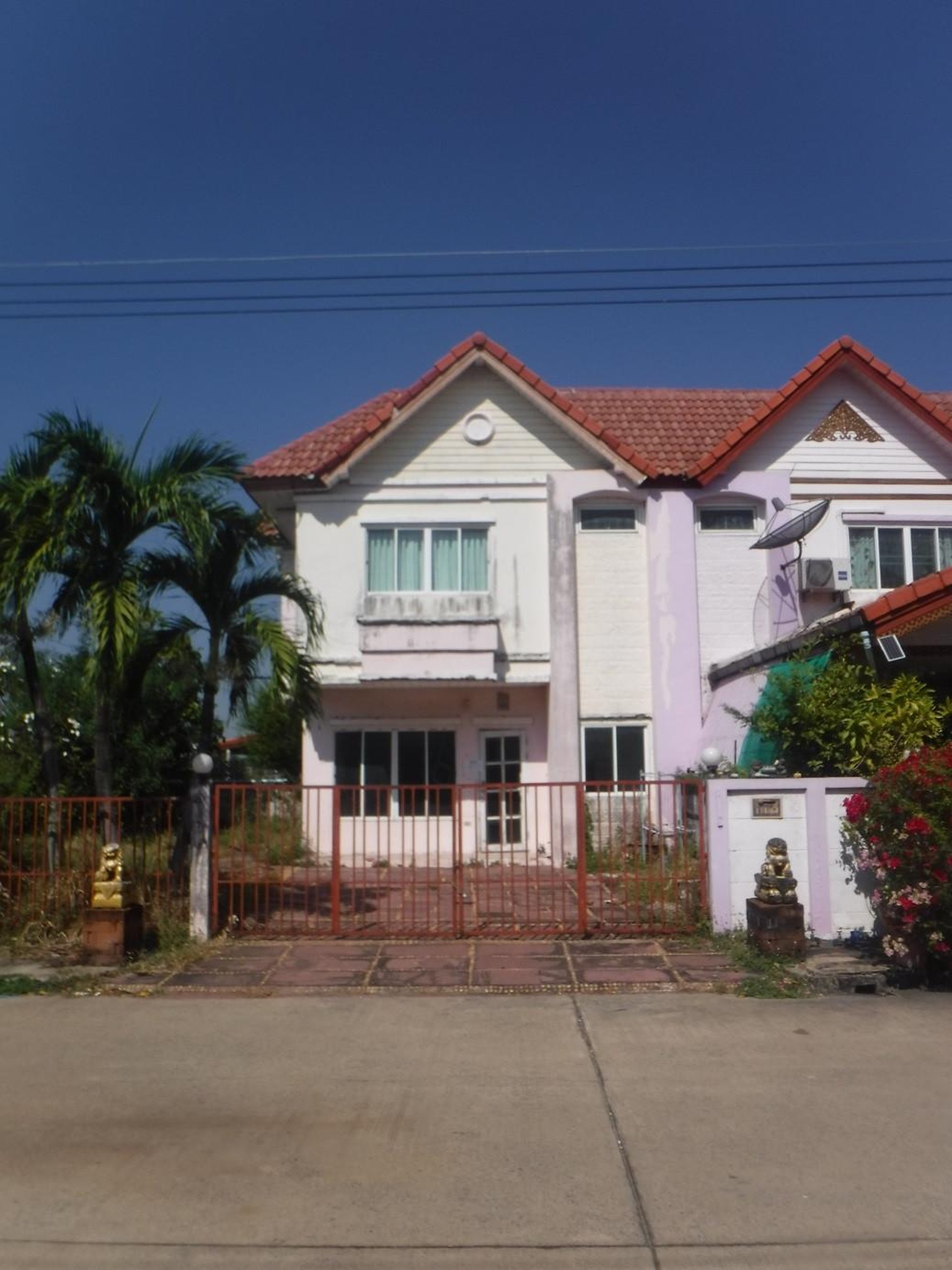 ทรัพย์สถาบันโดย GHB ทาวน์เฮาส์  สามโคก ปทุมธานี