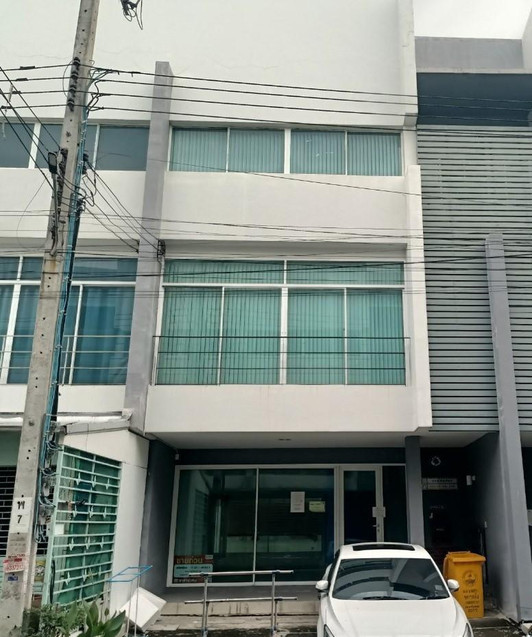 ทรัพย์สถาบันโดย GHB ทาวน์เฮาส์  บางเสาธง สมุทรปราการ