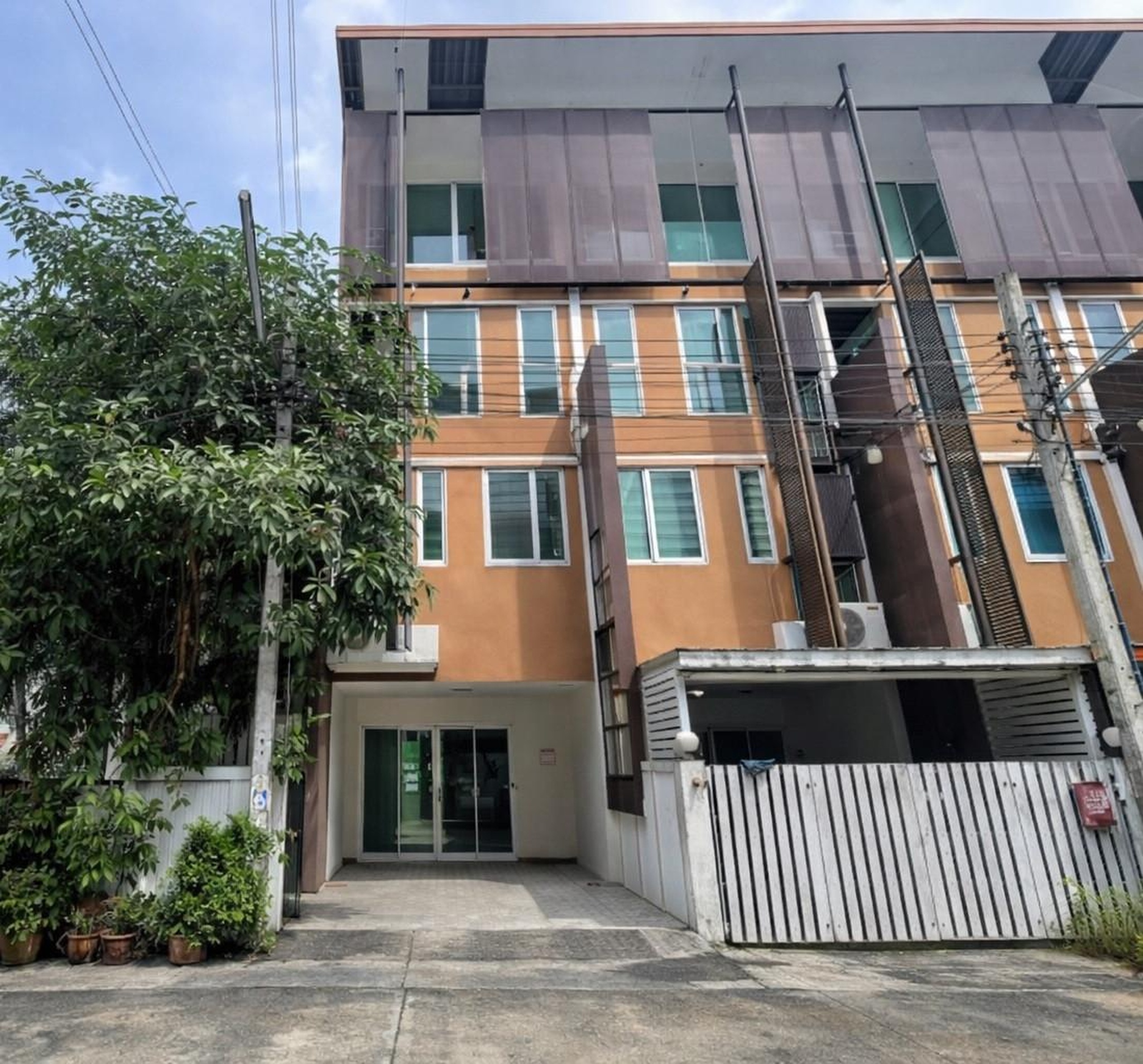 ทรัพย์สถาบันโดย GHB ทาวน์เฮาส์ เวอร์ติโก้ แจ้งวัฒนะ ปากเกร็ด นนทบุรี