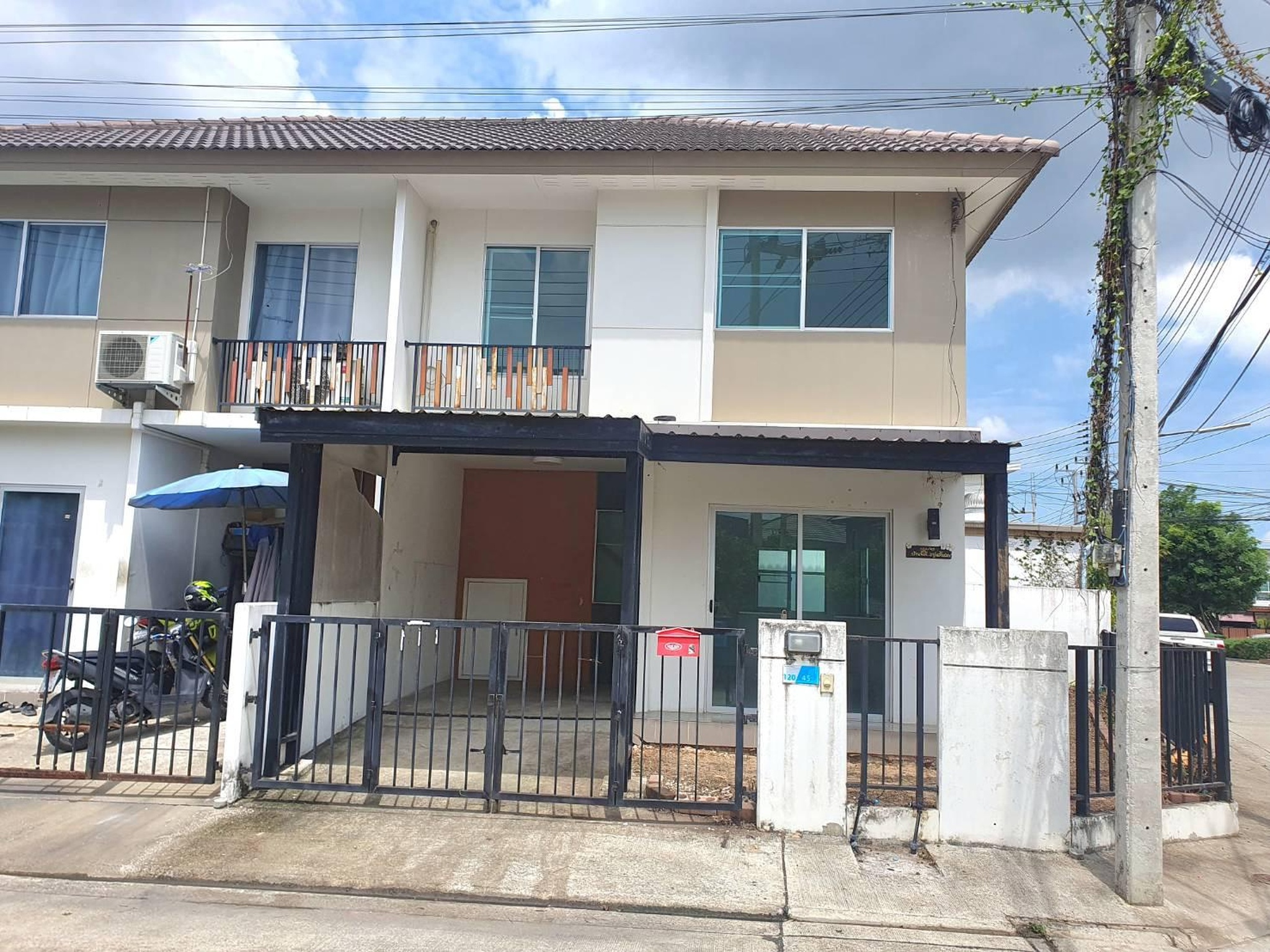 ทรัพย์สถาบันโดย GHB ทาวน์เฮาส์  สามพราน นครปฐม