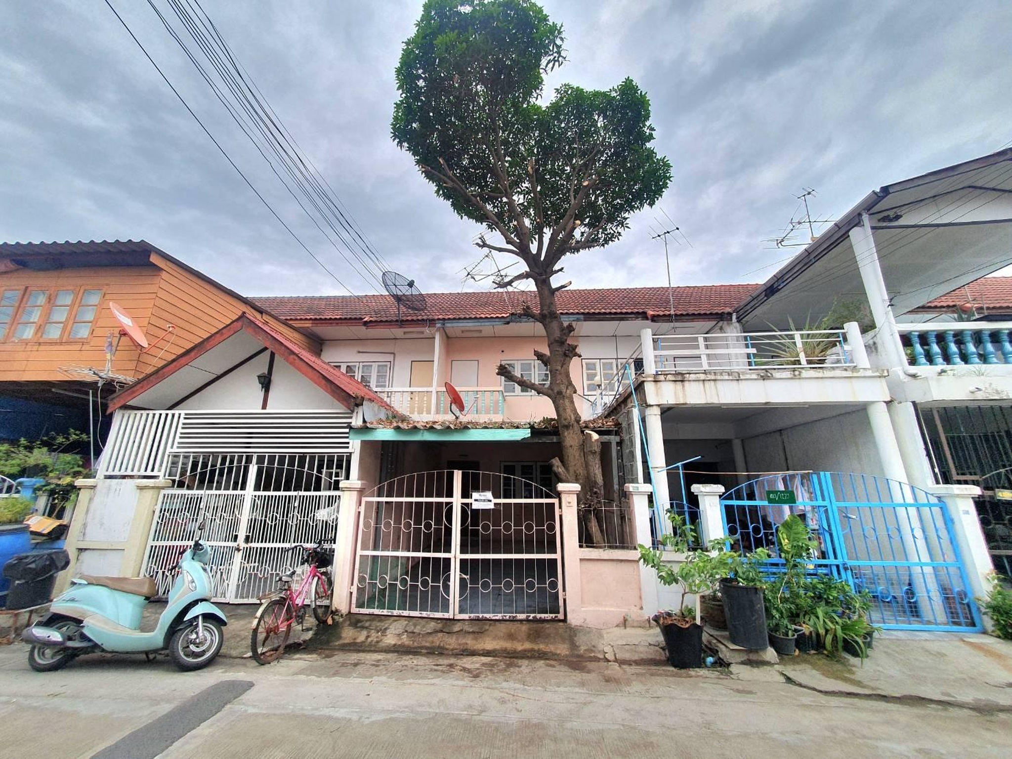 ทรัพย์สถาบันโดย GHB ทาวน์เฮาส์ หมู่บ้านสยามนิเวศน์ 1 (Siam Nivet Village 1)