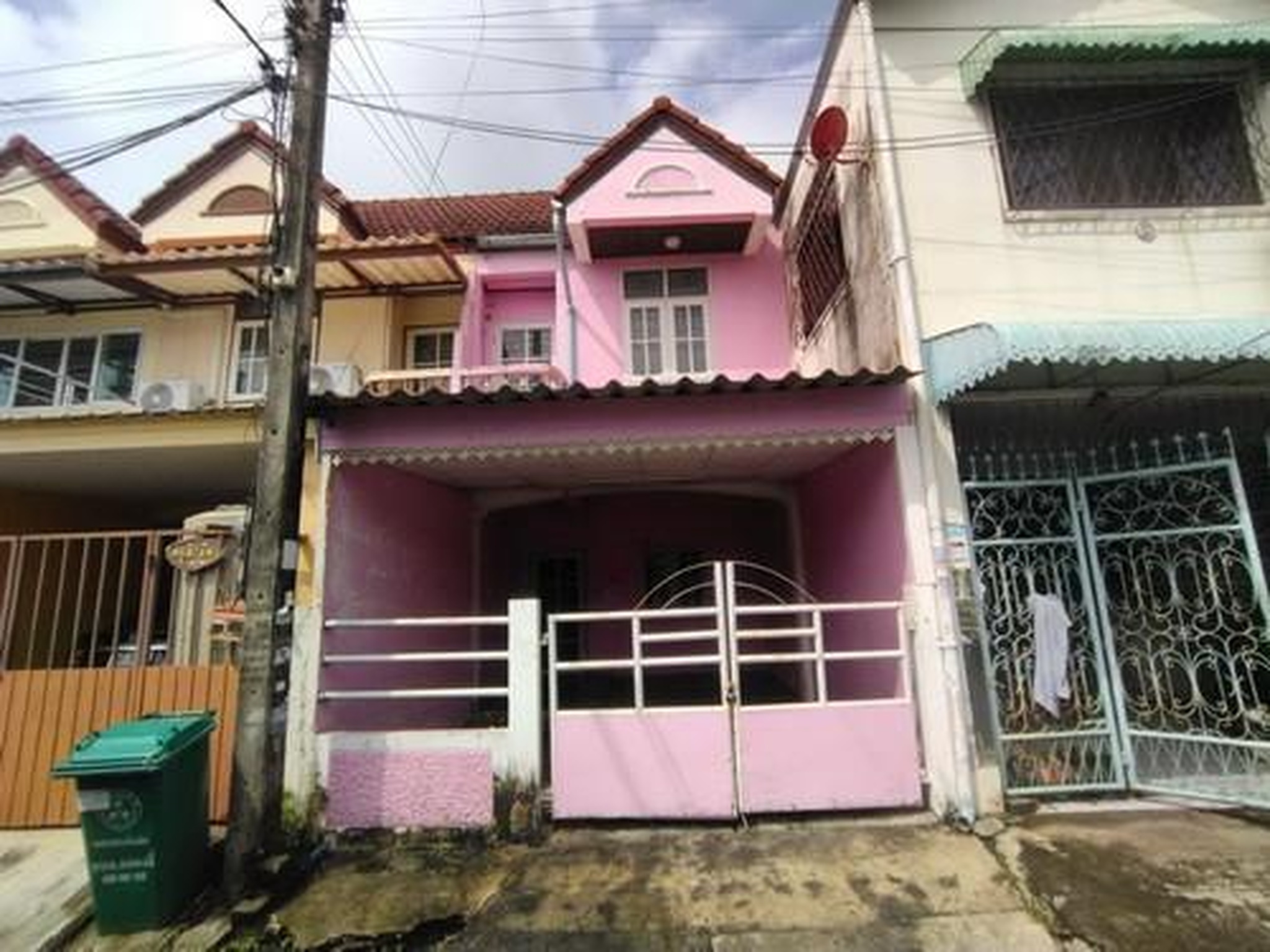 ทรัพย์สถาบันโดย GHB ทาวน์เฮาส์  คลองหลวง ปทุมธานี