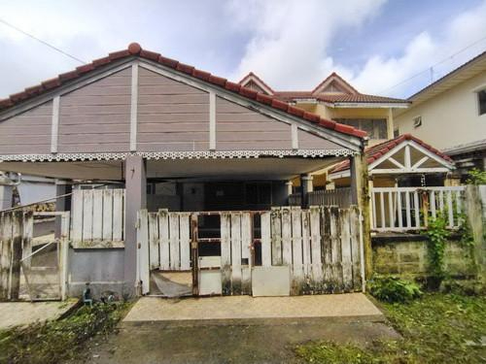 ทรัพย์สถาบันโดย GHB ทาวน์เฮาส์ เคหะรัตน์