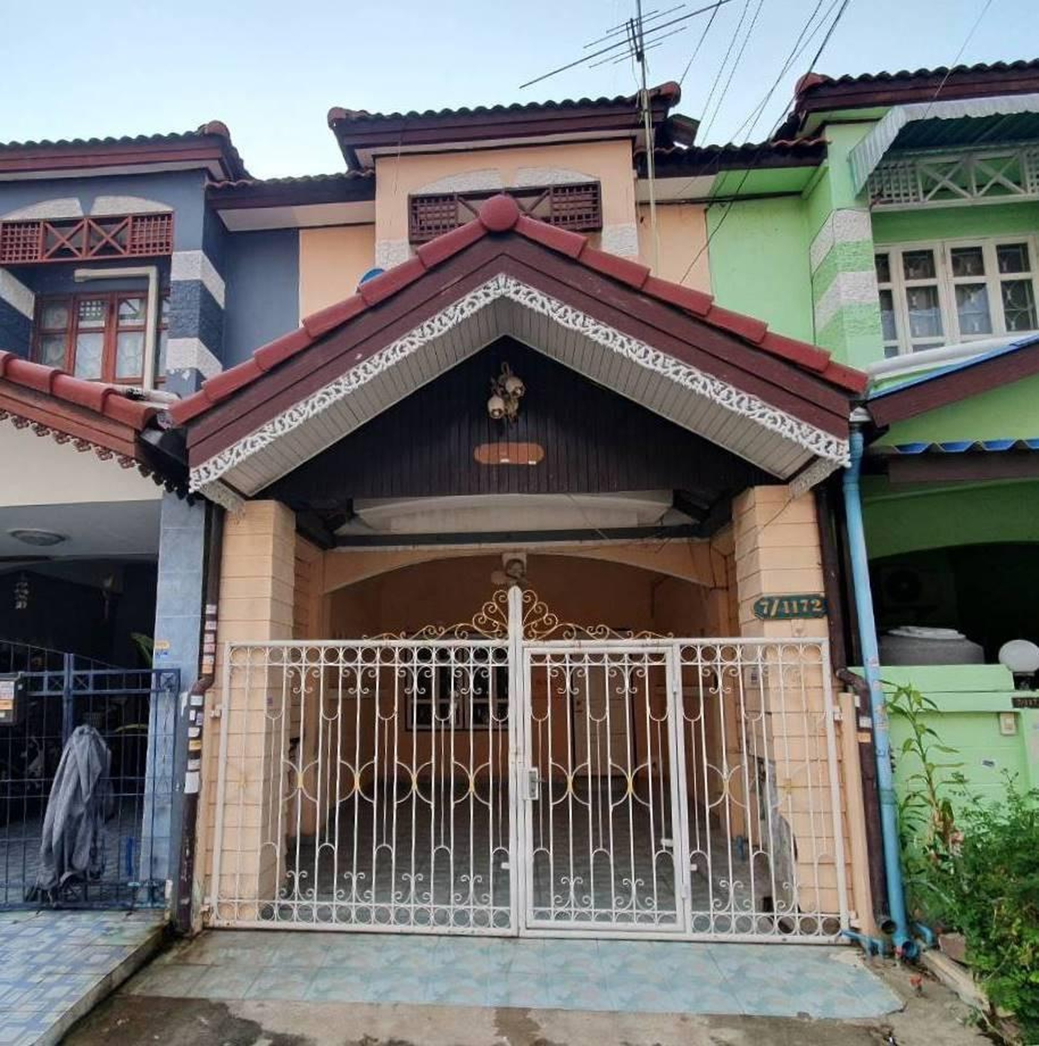 ทรัพย์สถาบันโดย GHB ทาวน์เฮาส์ ไทรน้อย นนทบุรี