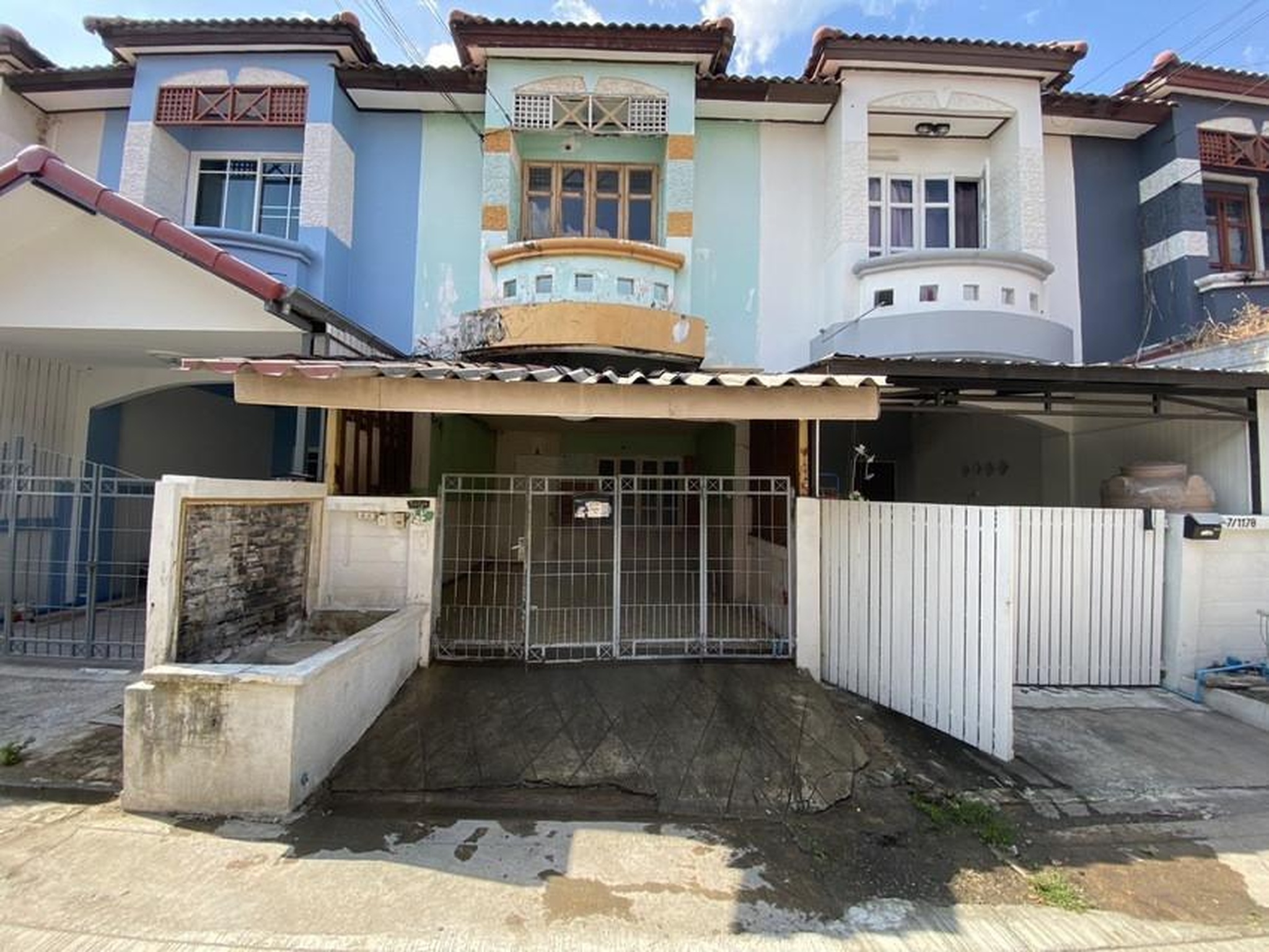ทรัพย์สถาบันโดย GHB ทาวน์เฮาส์ ไทรน้อย นนทบุรี