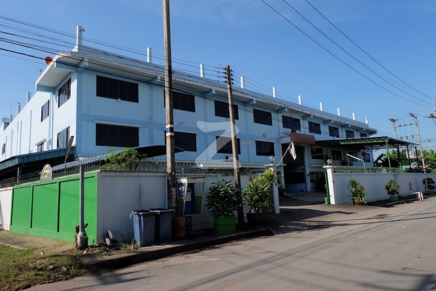 ด้านหน้าโรงงาน