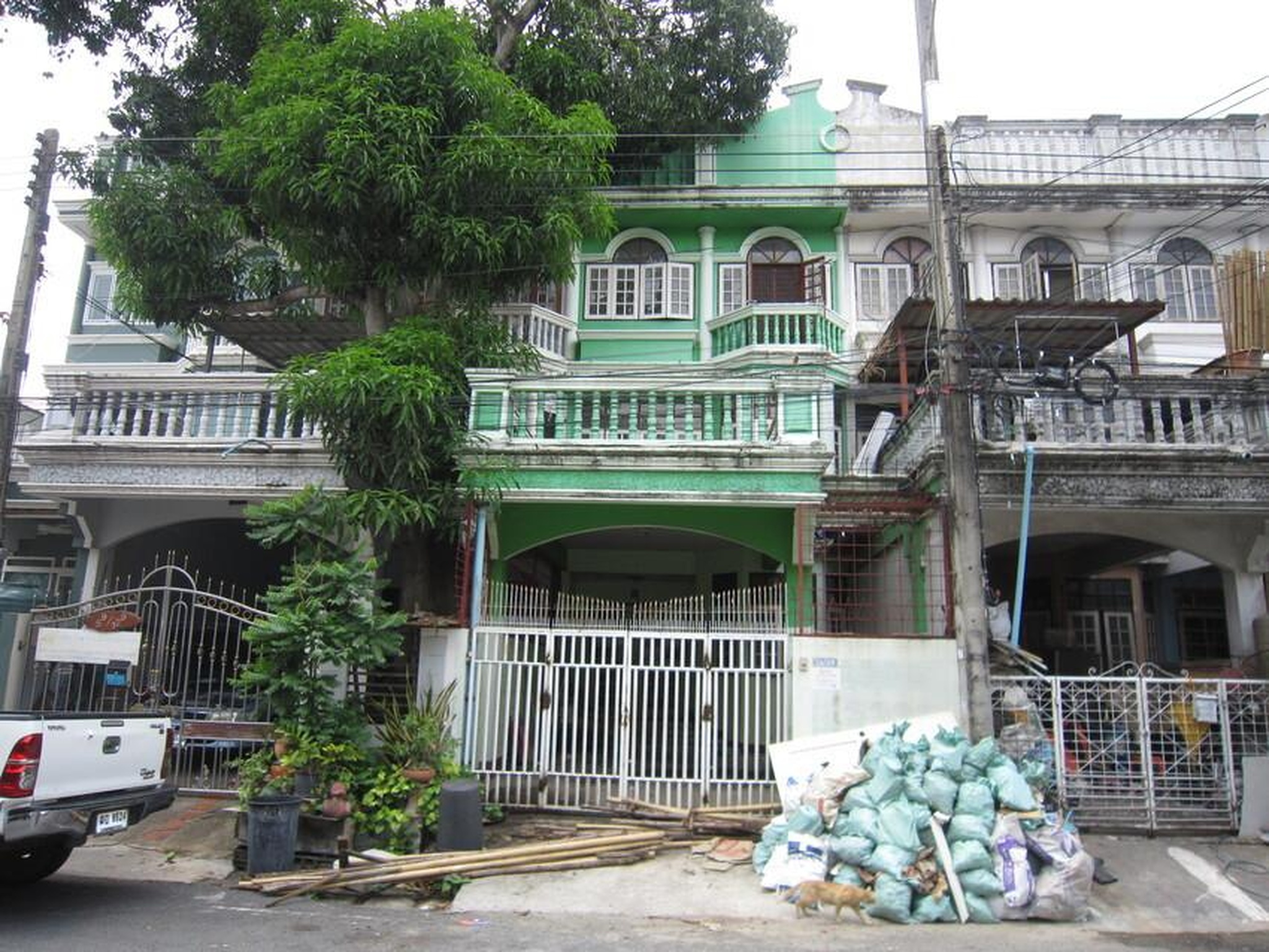 ทรัพย์สถาบันโดย GHB ทาวน์เฮาส์ พรร่มเย็นวิลล่า
