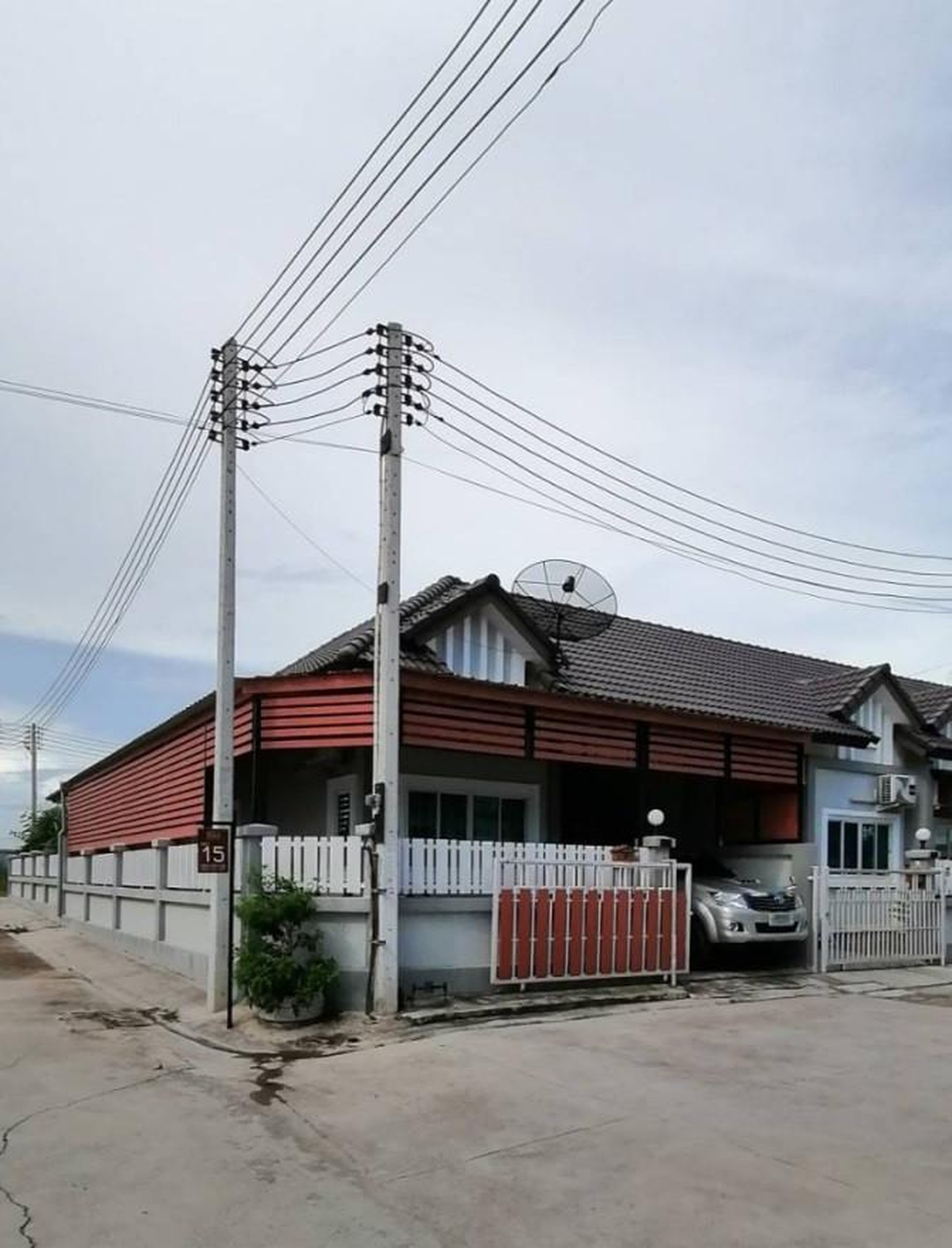 ทรัพย์สถาบันโดย GHB ทาวน์เฮาส์ ปลวกแดง ระยอง