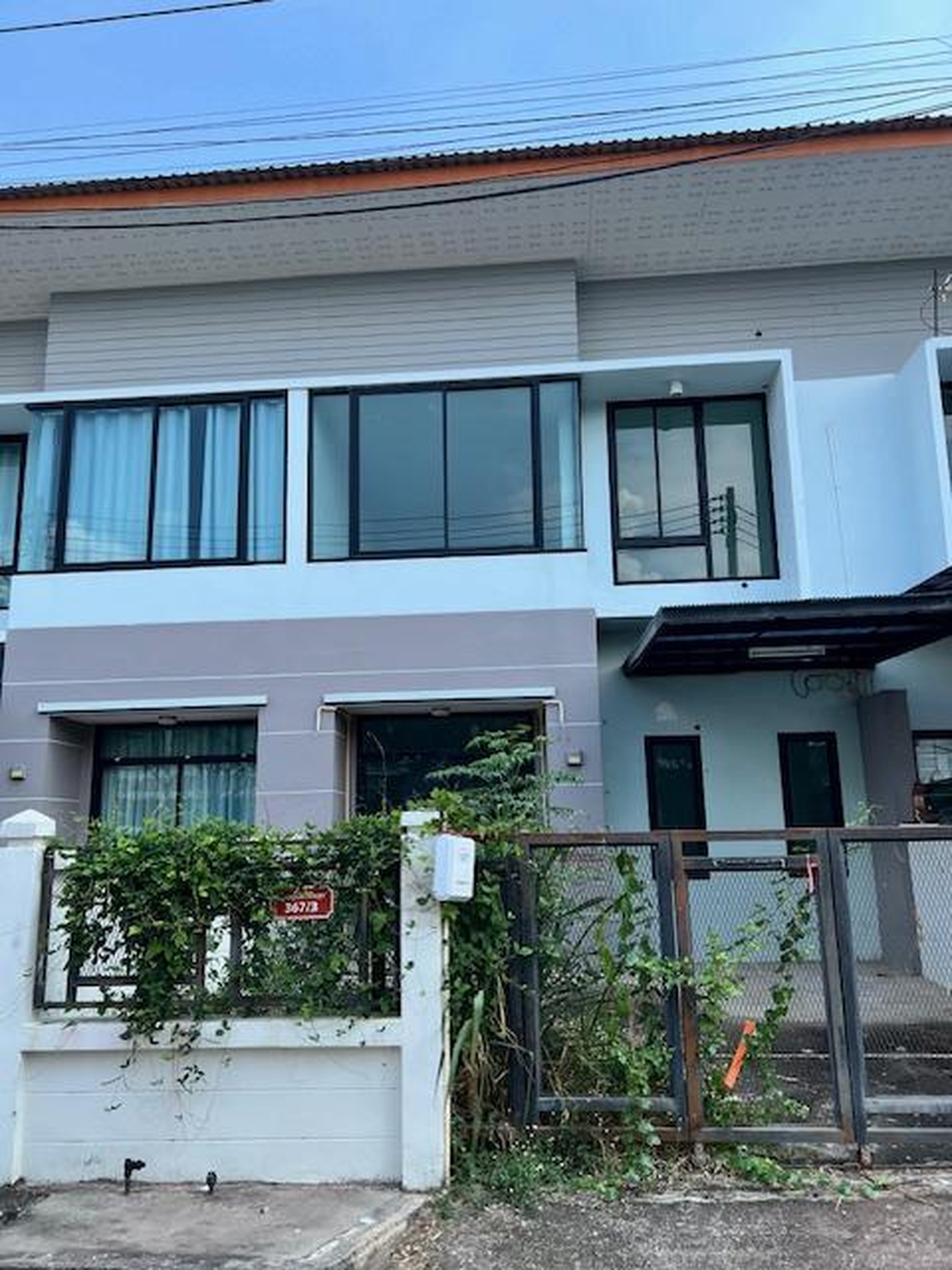 ทรัพย์สถาบันโดย GHB ทาวน์เฮาส์ บุญญาภา โมเดิร์น ทาวน์โฮม
