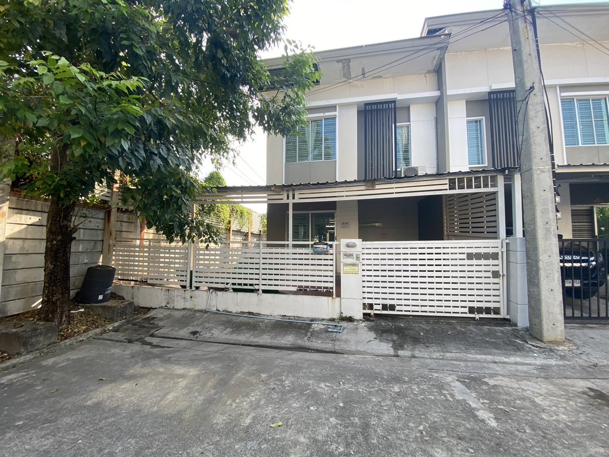 ทรัพย์สถาบันโดย GHB ทาวน์เฮาส์ สามพราน นครปฐม