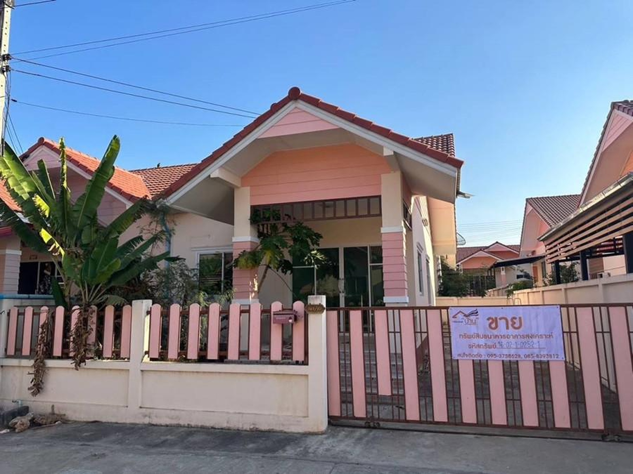 ทรัพย์สถาบันโดย GHB บ้านแฝด พัฒนานิคม ลพบุรี