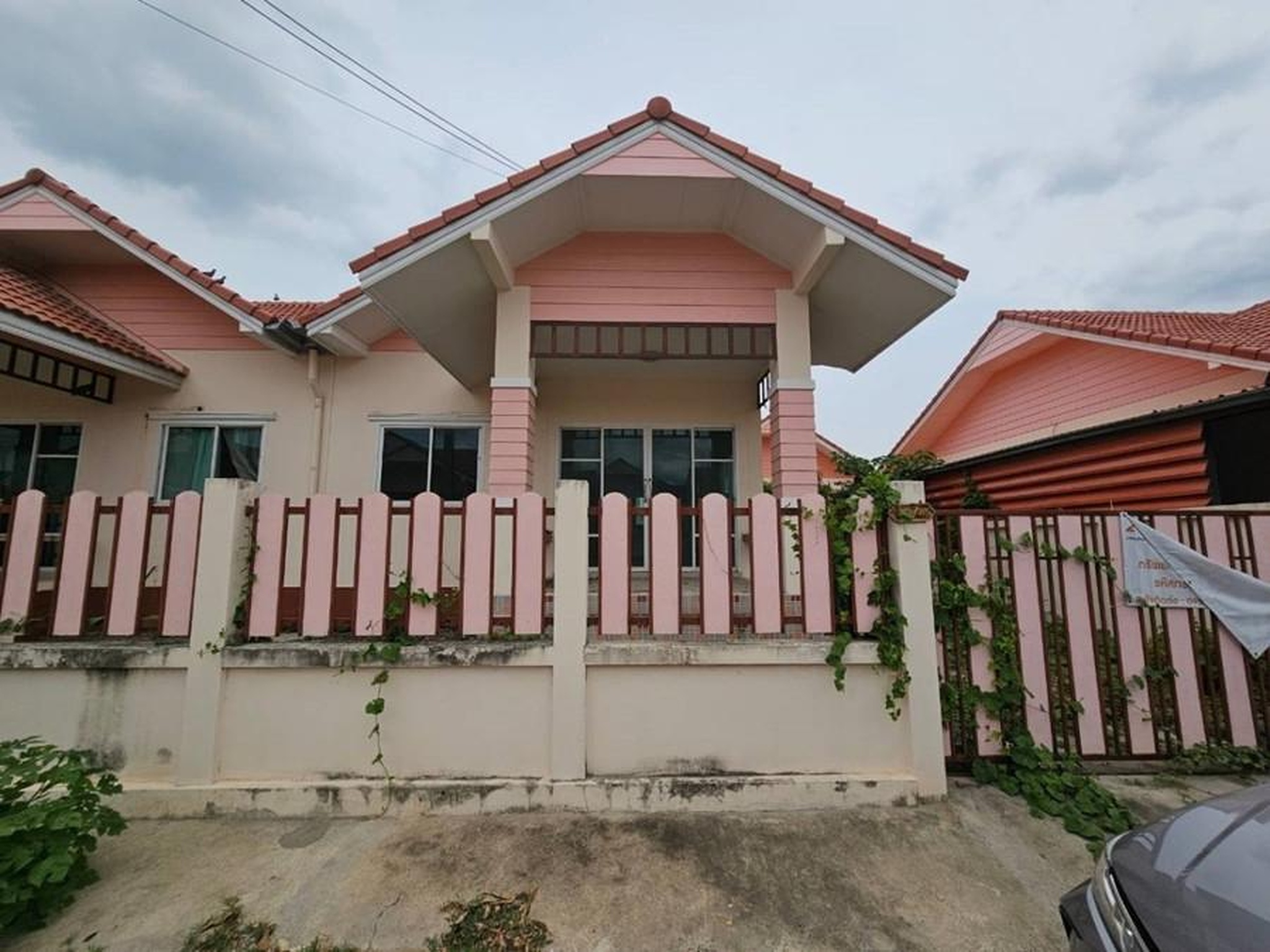 ทรัพย์สถาบันโดย GHB บ้านแฝด พัฒนานิคม ลพบุรี