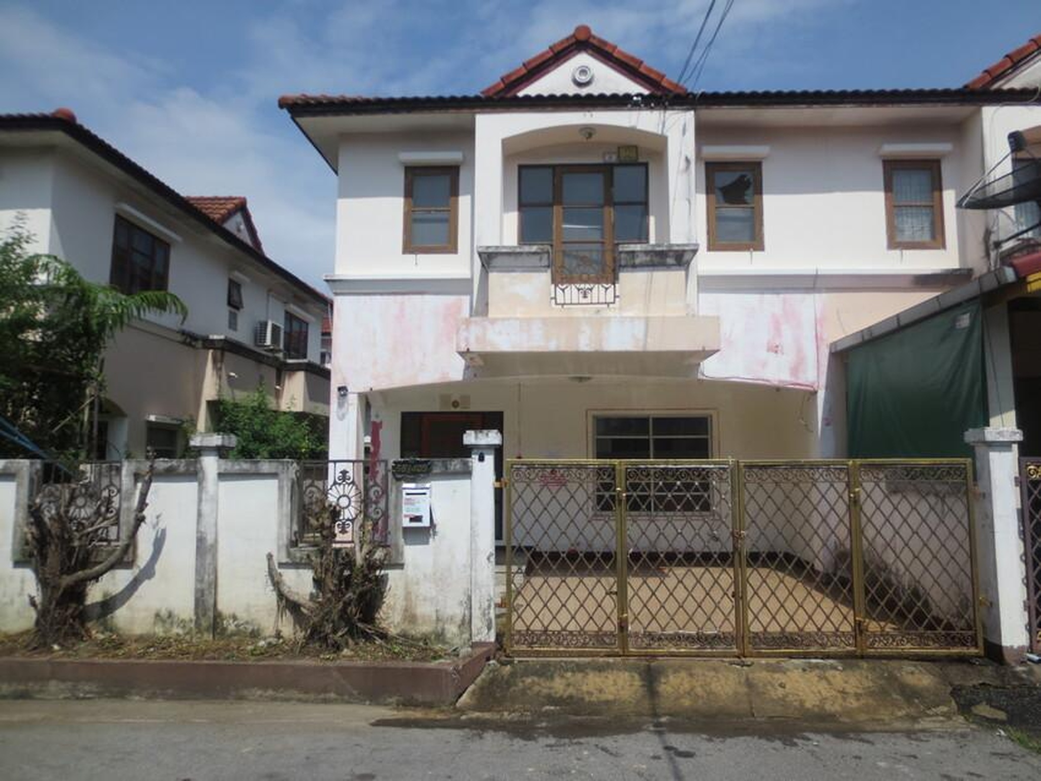 ทรัพย์สถาบันโดย GHB ทาวน์เฮาส์ คลองสามวา กรุงเทพมหานคร
