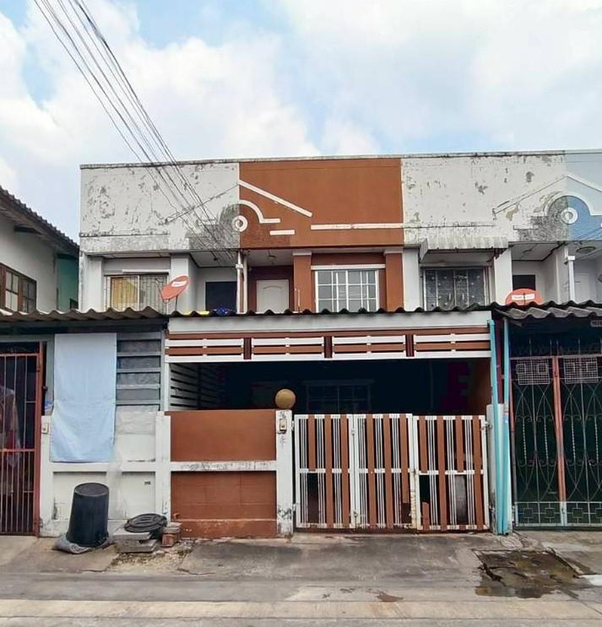 ทรัพย์สถาบันโดย GHB ทาวน์เฮาส์ บางบัวทอง นนทบุรี